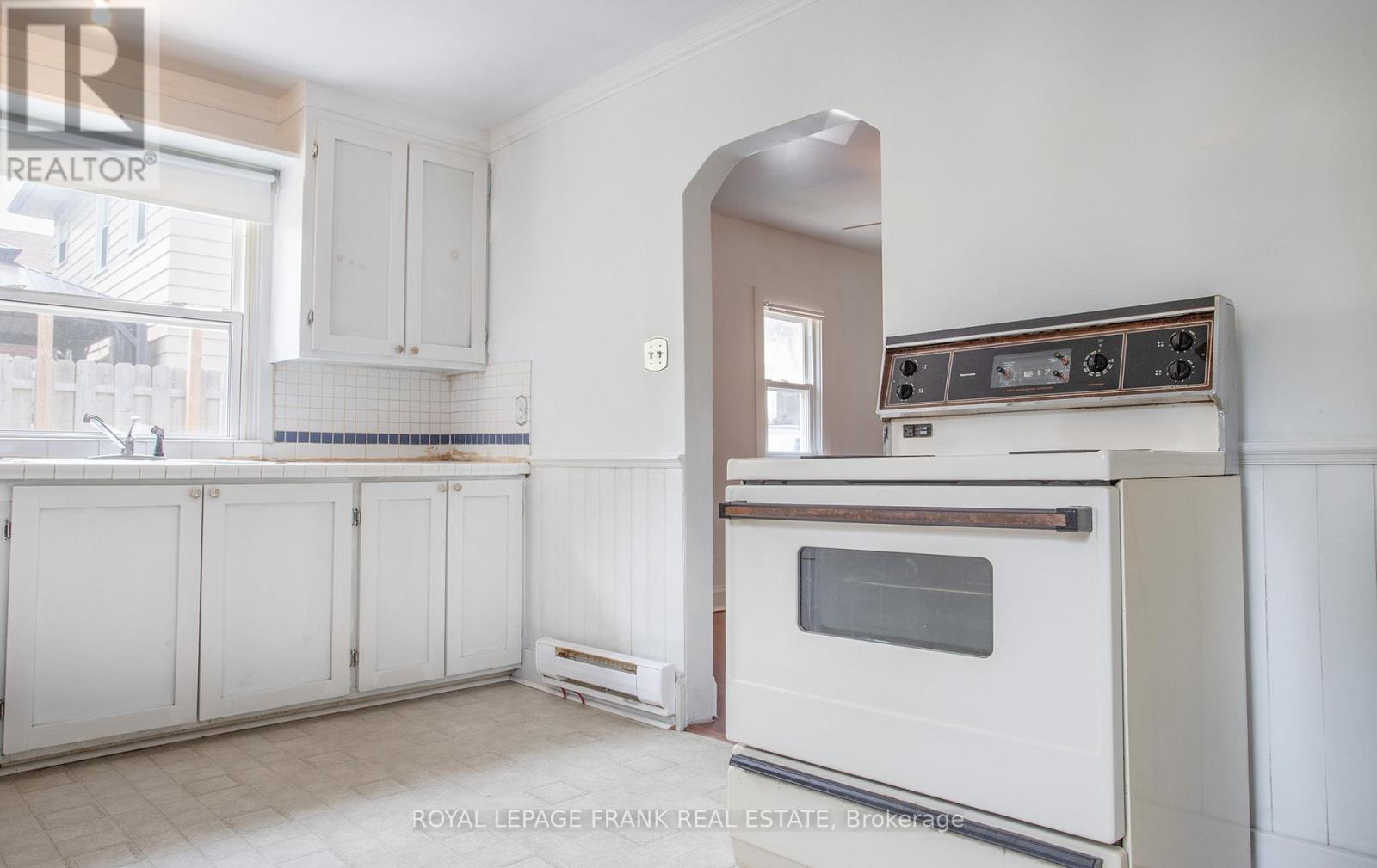 377 Adelaide Avenue W, Oshawa, Ontario  L1J 2R7 - Photo 4 - E12198472