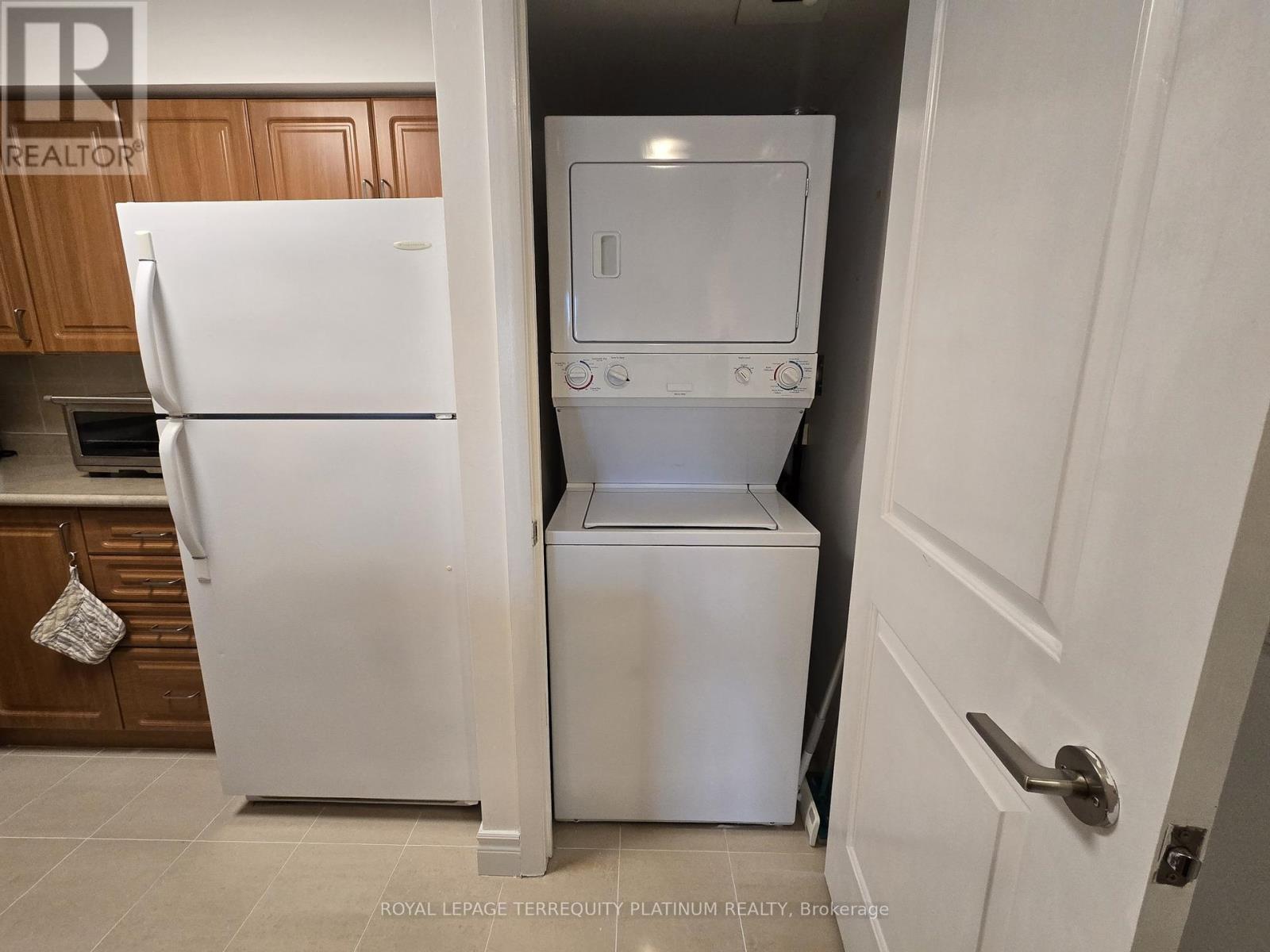 1716 - 4978 Yonge Street, Toronto, Ontario  M2N 7G9 - Photo 11 - C12198213