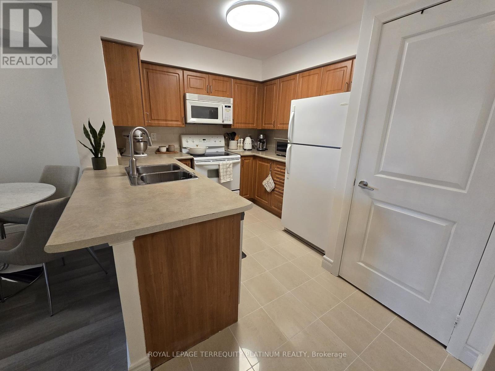 1716 - 4978 Yonge Street, Toronto, Ontario  M2N 7G9 - Photo 8 - C12198213