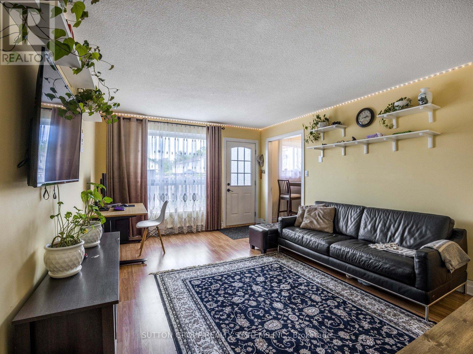 55 - 120 Nonquon Road, Oshawa, Ontario  L1G 7E6 - Photo 1 - E12198412