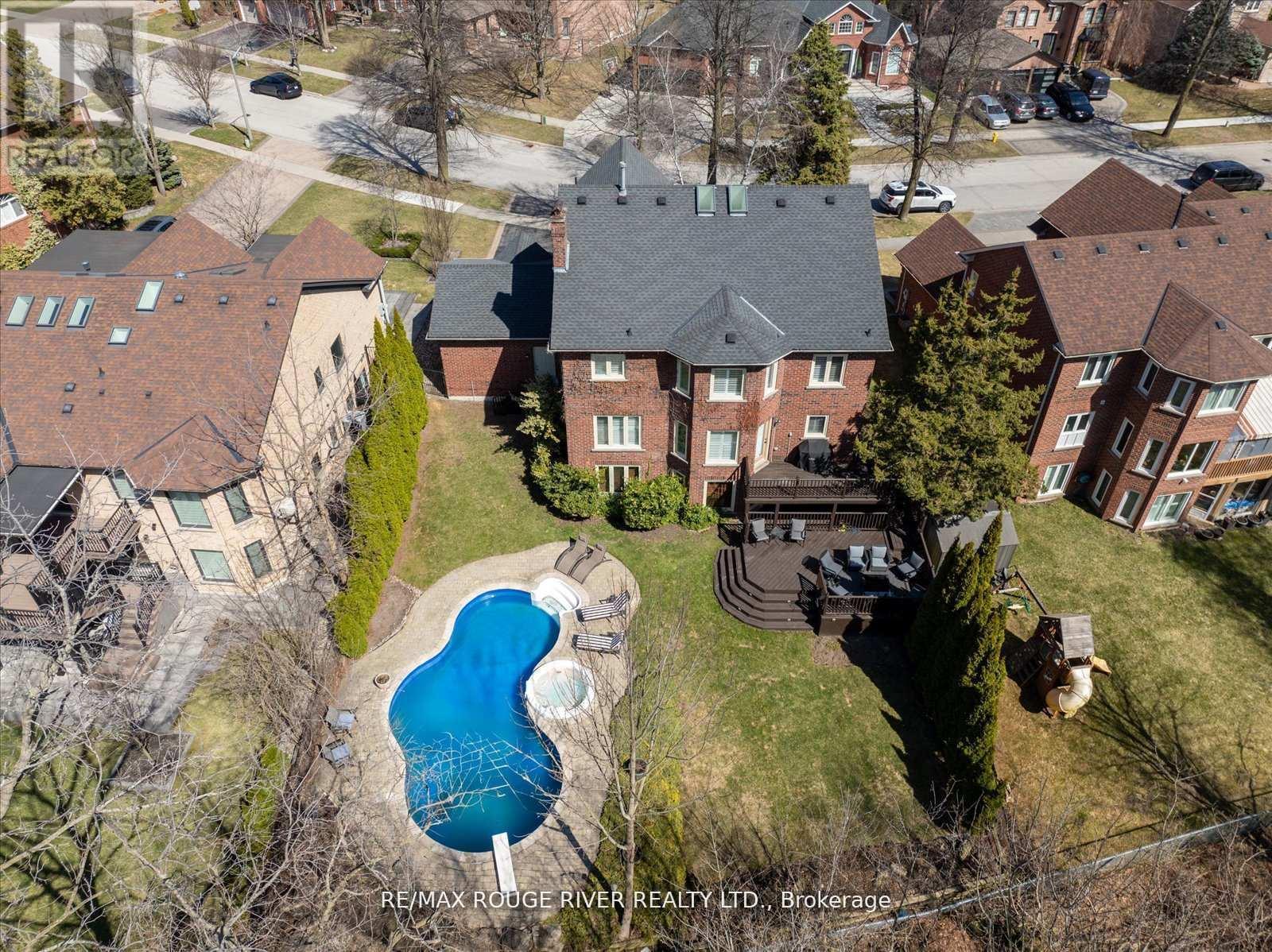 885 Baylawn Drive, Pickering, Ontario  L1X 2N7 - Photo 3 - E12198421