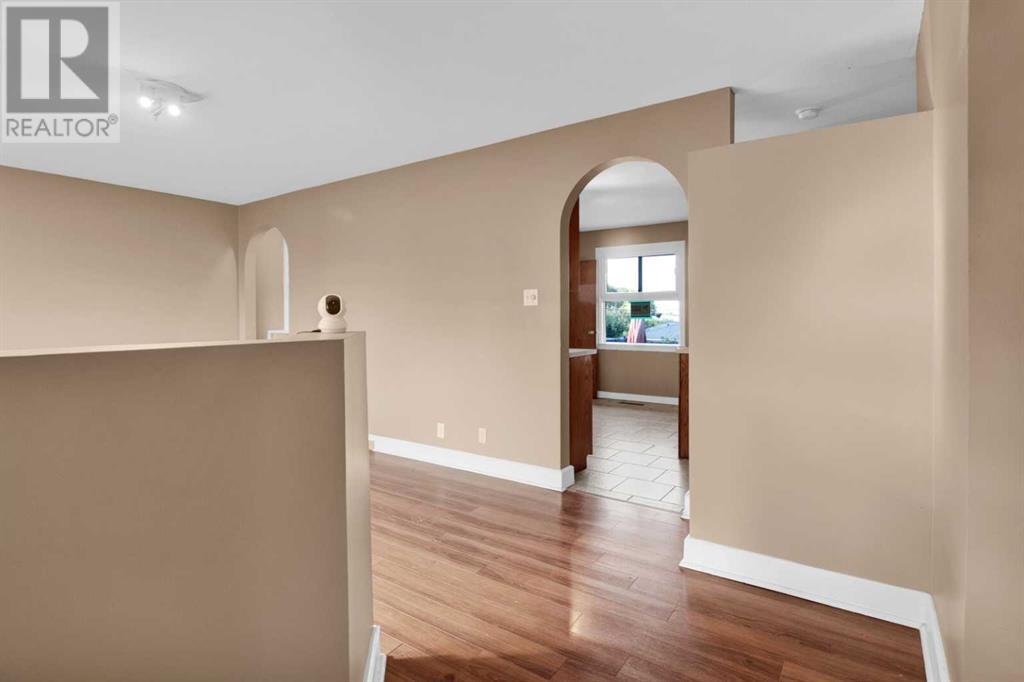 Property at 516 32 Avenue NE image 4