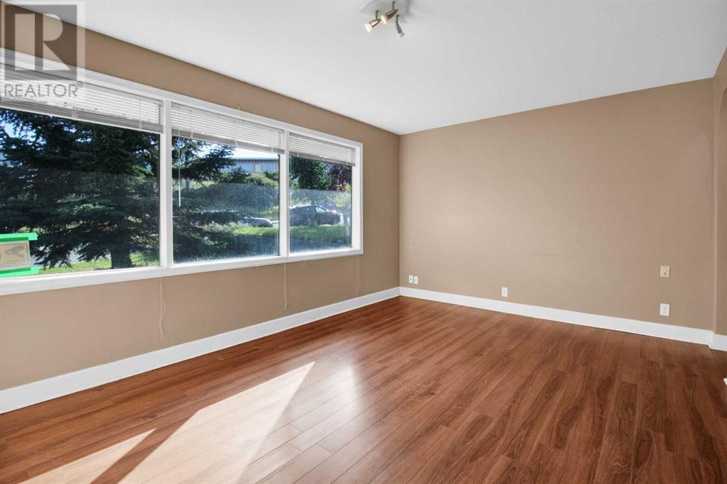Property at 516 32 Avenue NE image 5