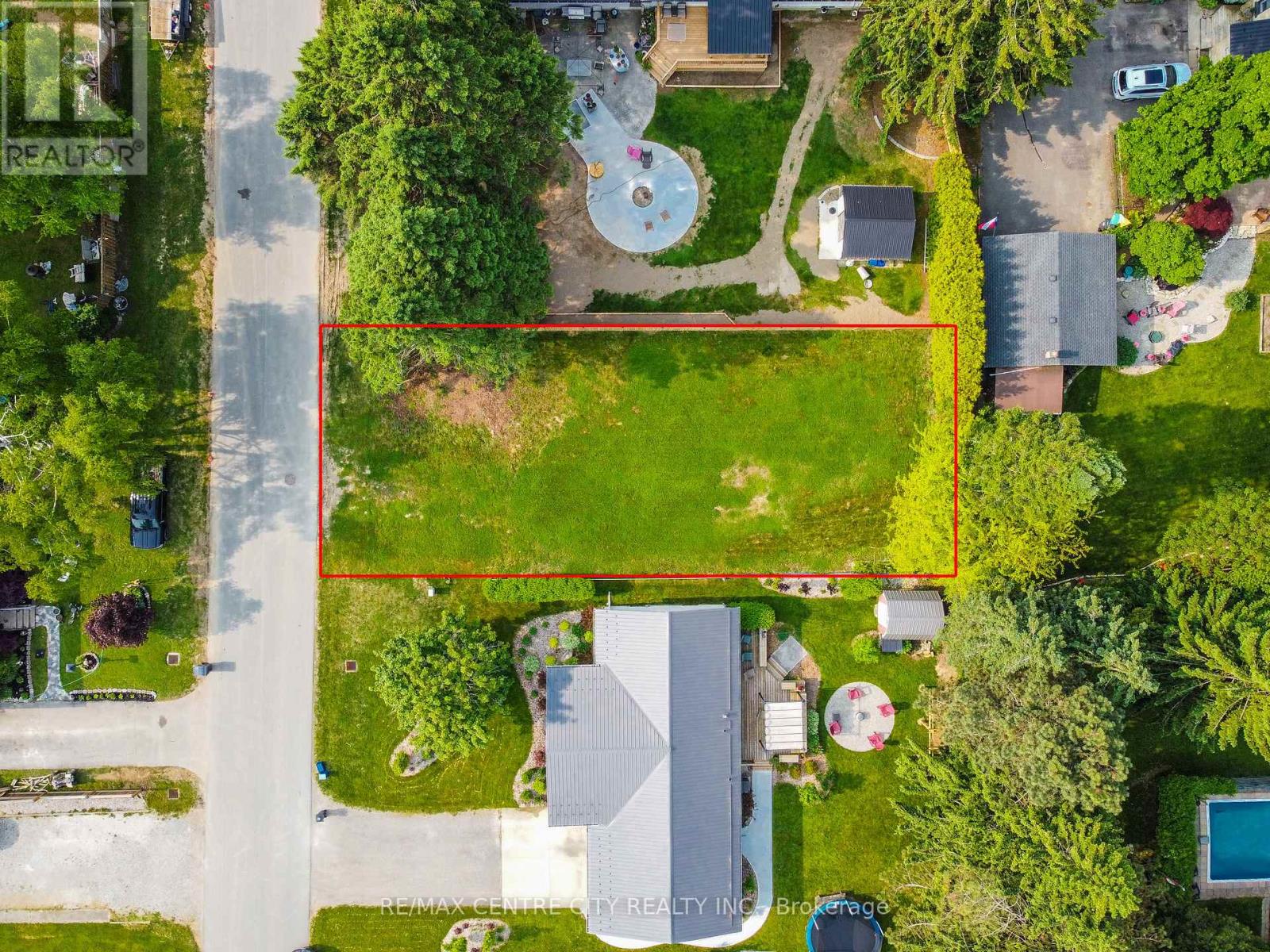 368 Larry Street, Central Elgin, Ontario N5L 1H5 - Photo 8 - X12033598
