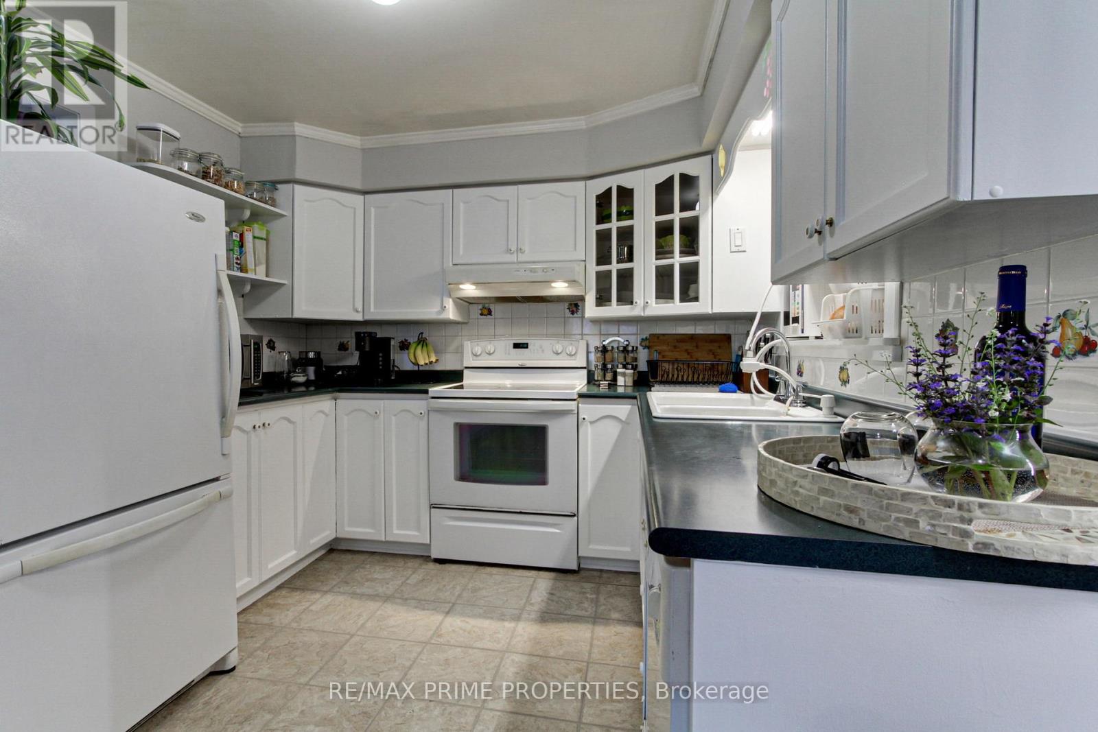 274 Parkway Avenue, Georgina, Ontario  L4P 2V9 - Photo 9 - N12198253