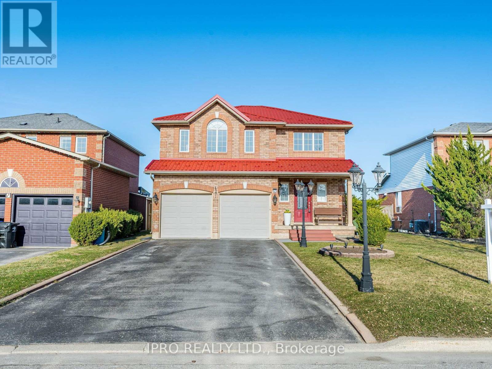 5 Reynolds Avenue, New Tecumseth, Ontario  L0G 1A0 - Photo 2 - N12198385