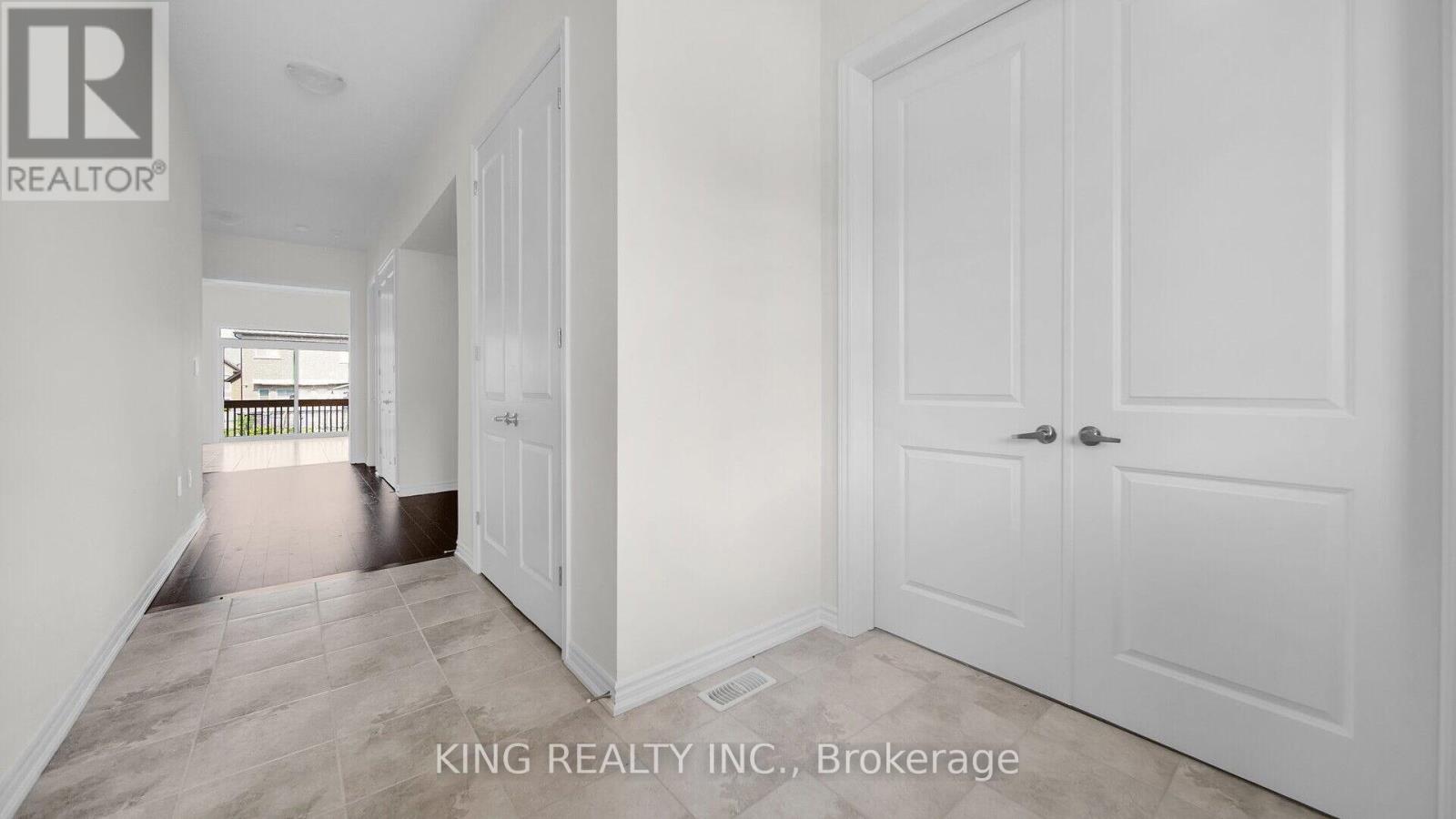 1629 Corsal Court, Innisfil, Ontario  L9S 0P8 - Photo 4 - N12198388