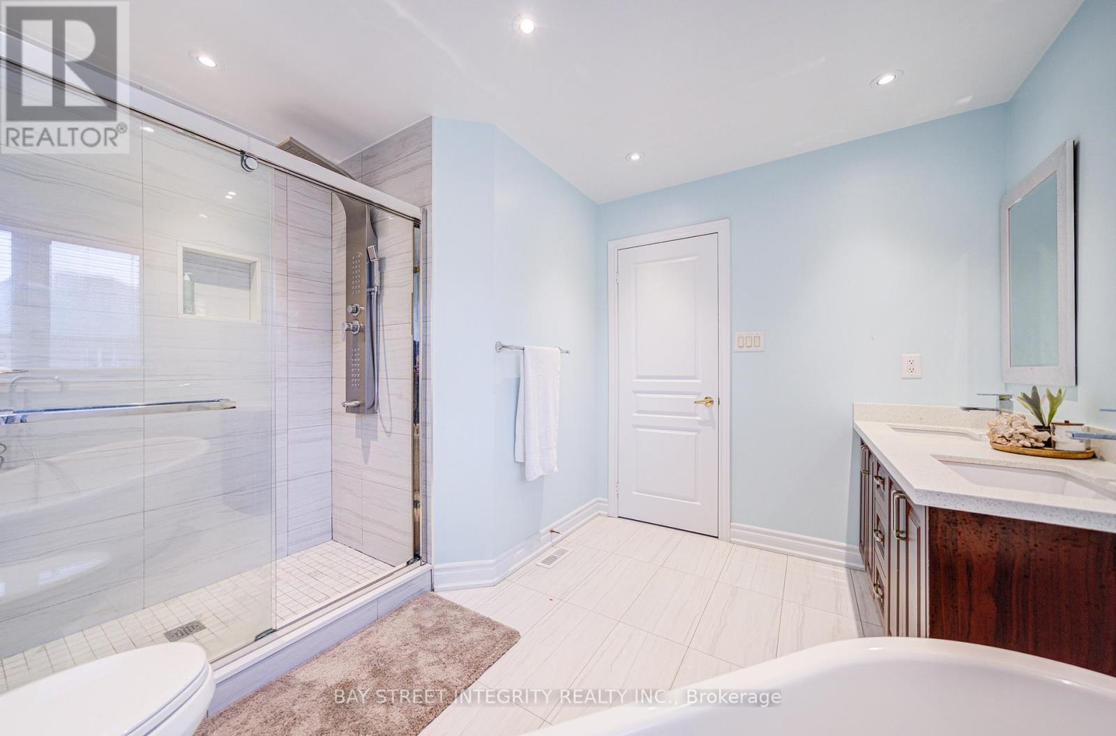 39 Forestbrook Drive, Markham (Box Grove), Ontario  L6B 0E4 - Photo 26 - N12198434