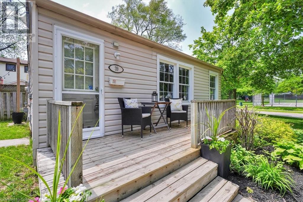Property at 39 BRANT Crescent image 2