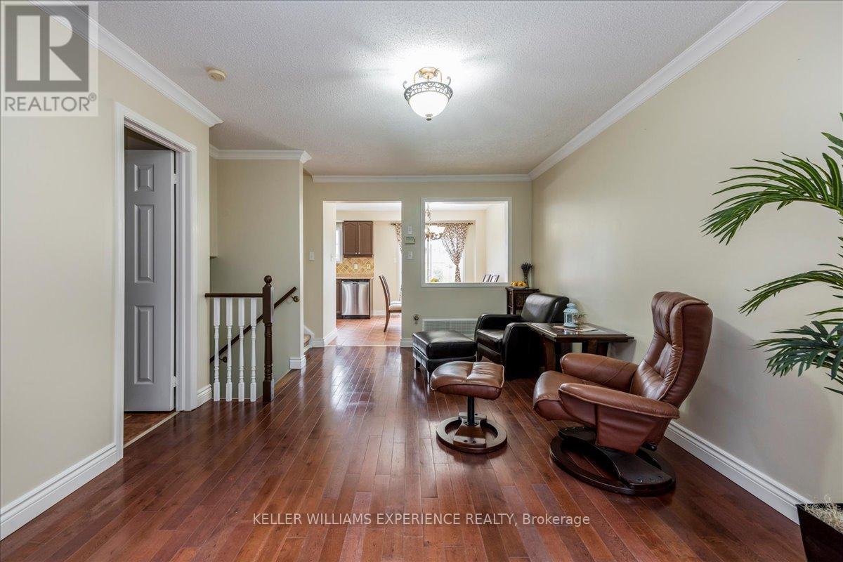 39 Coleman Drive, Barrie (Edgehill Drive), Ontario  L4N 0R6 - Photo 4 - S12198193