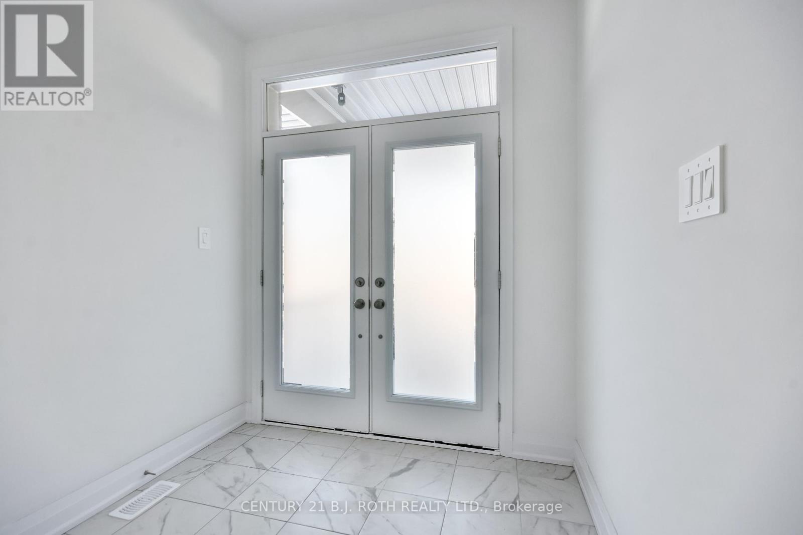 130 Franklin Trail, Barrie (Holly), Ontario  L9J 0J2 - Photo 3 - S12198221