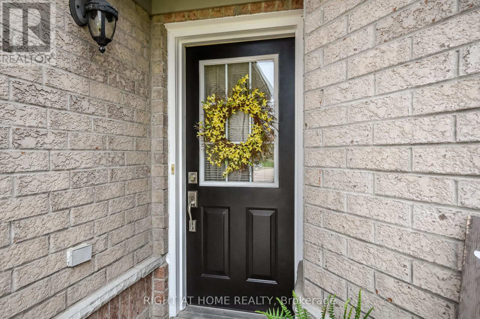 13 Couples Court, Barrie, Ontario  L4M 6V5 - Photo 3 - S12198352