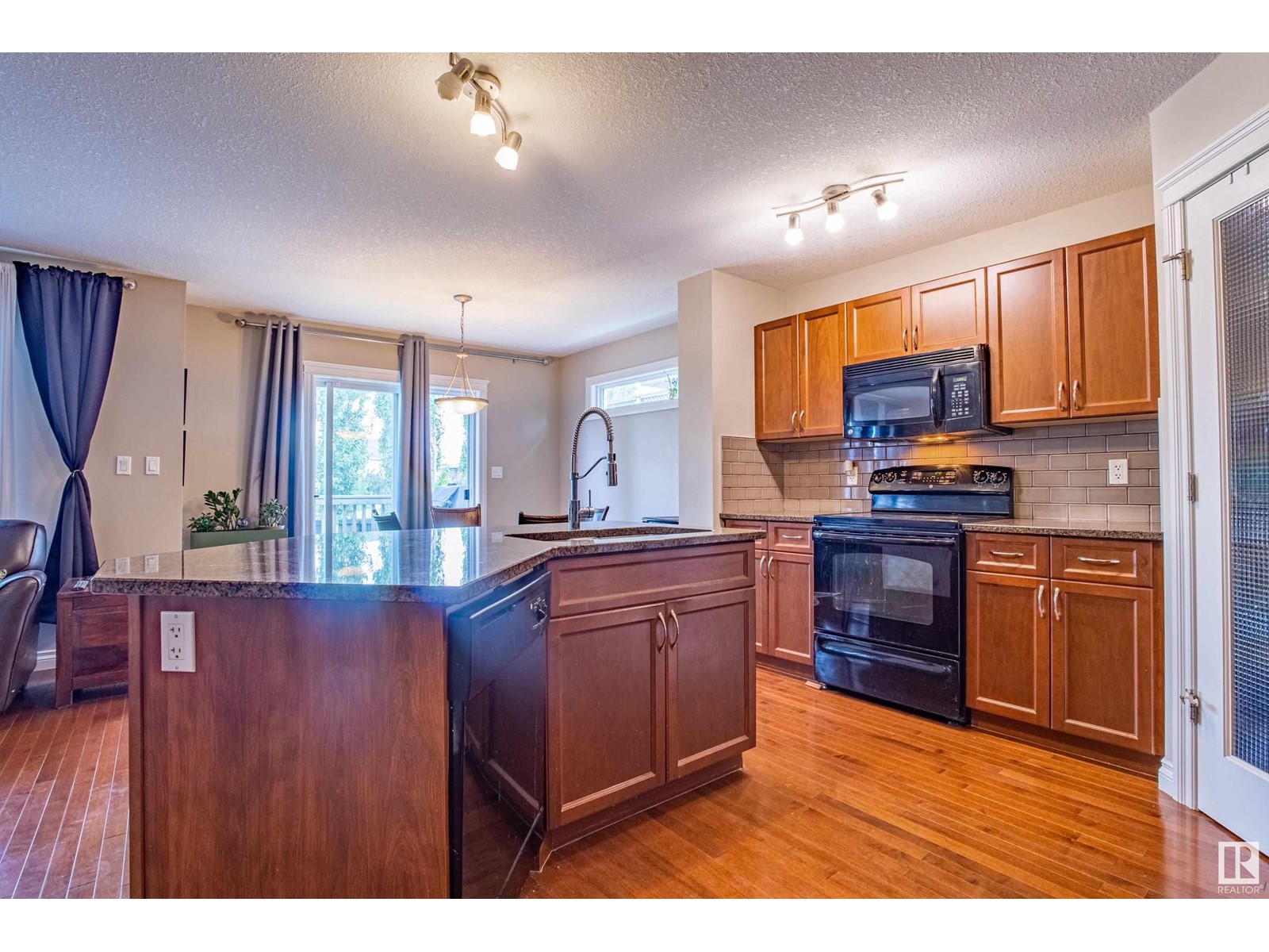 Property at 17620 10 AV SW image 1