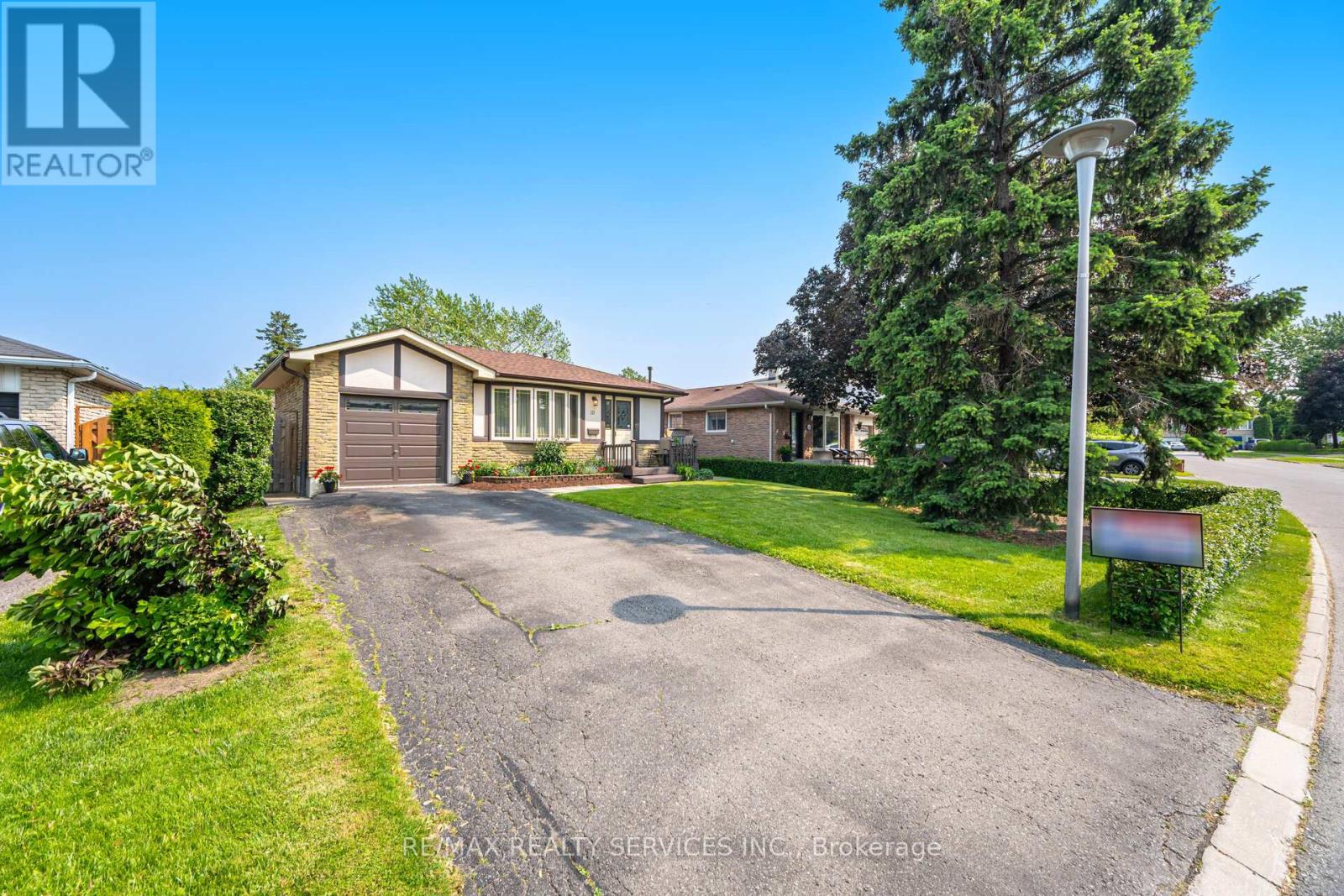 10 Gatewood Drive, Brampton, Ontario  L6S 1Y9 - Photo 2 - W12198211