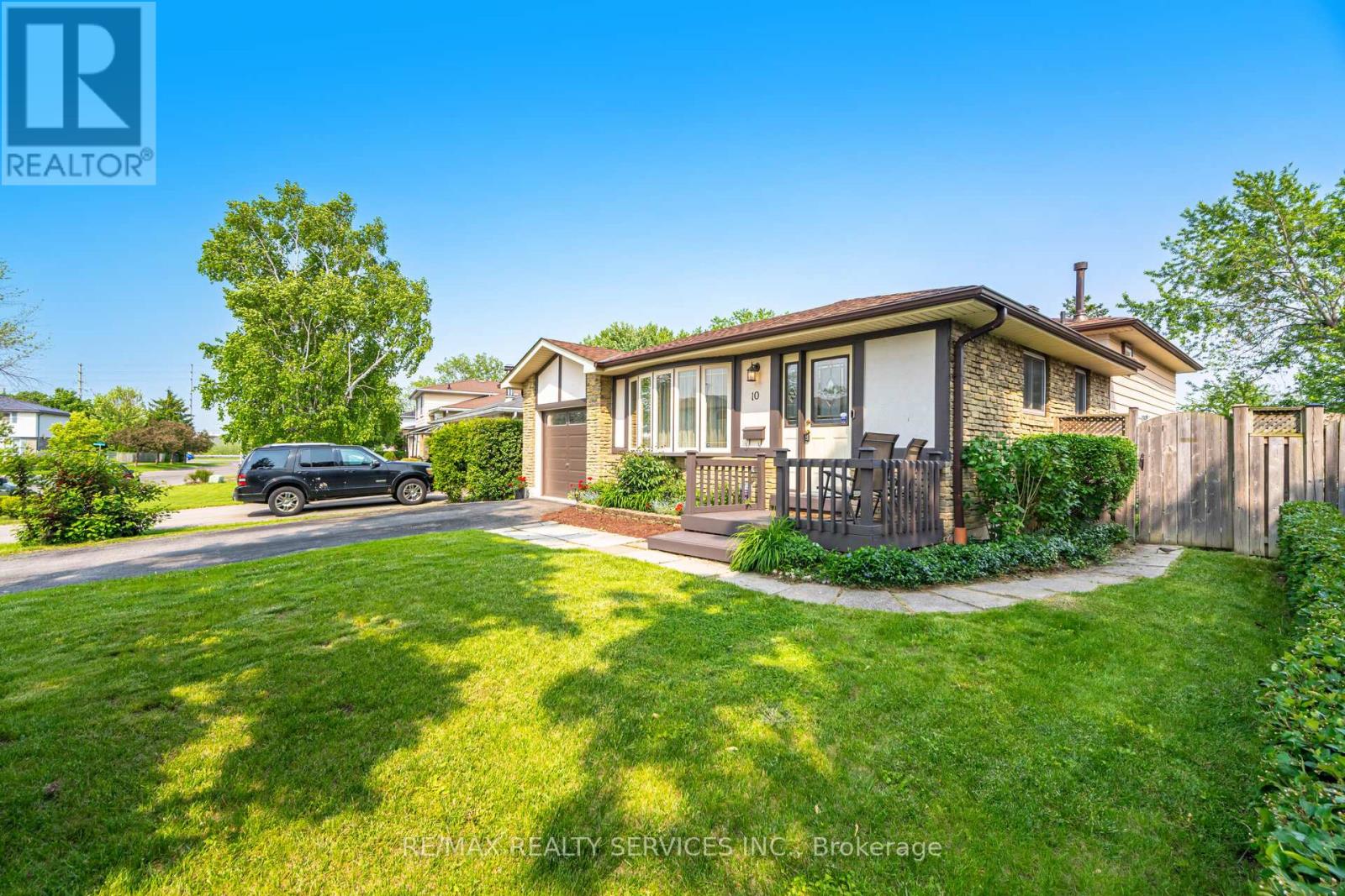 10 Gatewood Drive, Brampton, Ontario  L6S 1Y9 - Photo 3 - W12198211