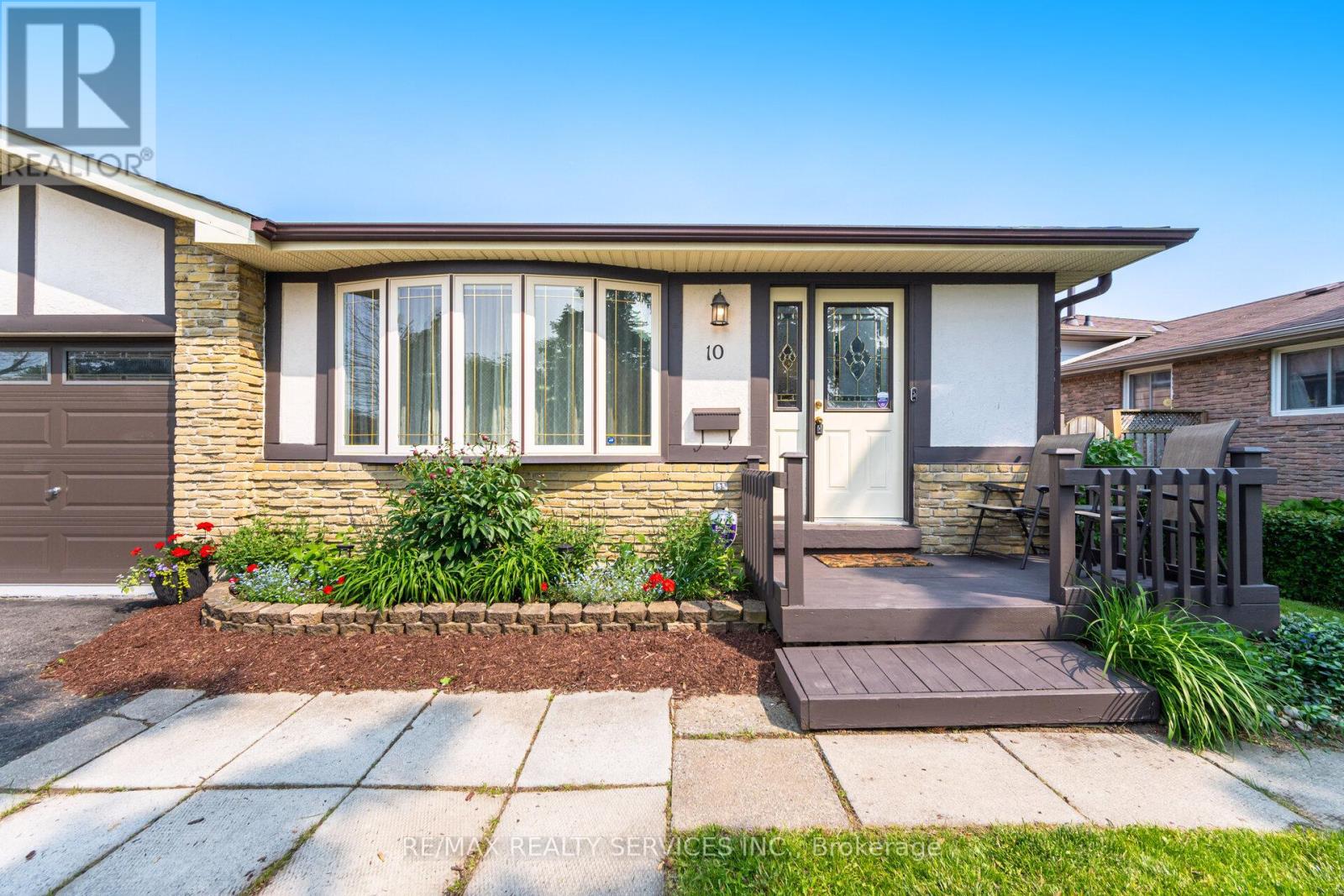 10 Gatewood Drive, Brampton, Ontario  L6S 1Y9 - Photo 4 - W12198211