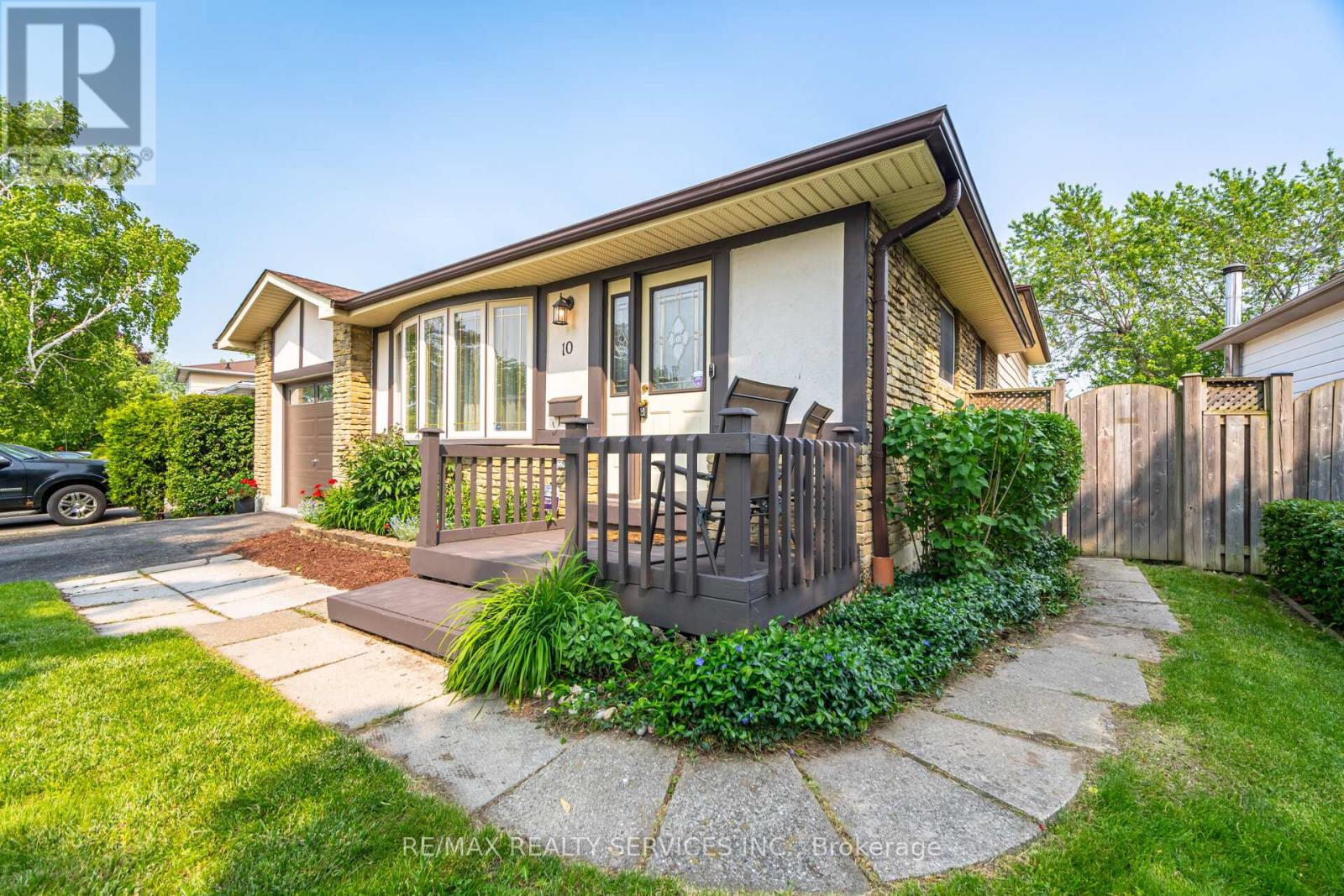 10 Gatewood Drive, Brampton, Ontario  L6S 1Y9 - Photo 5 - W12198211