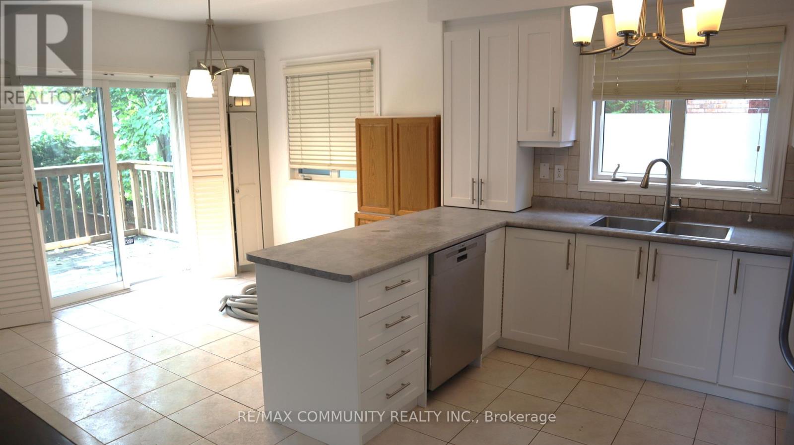 66 Coolspring Crescent, Caledon, Ontario  L7E 2J5 - Photo 6 - W12198223