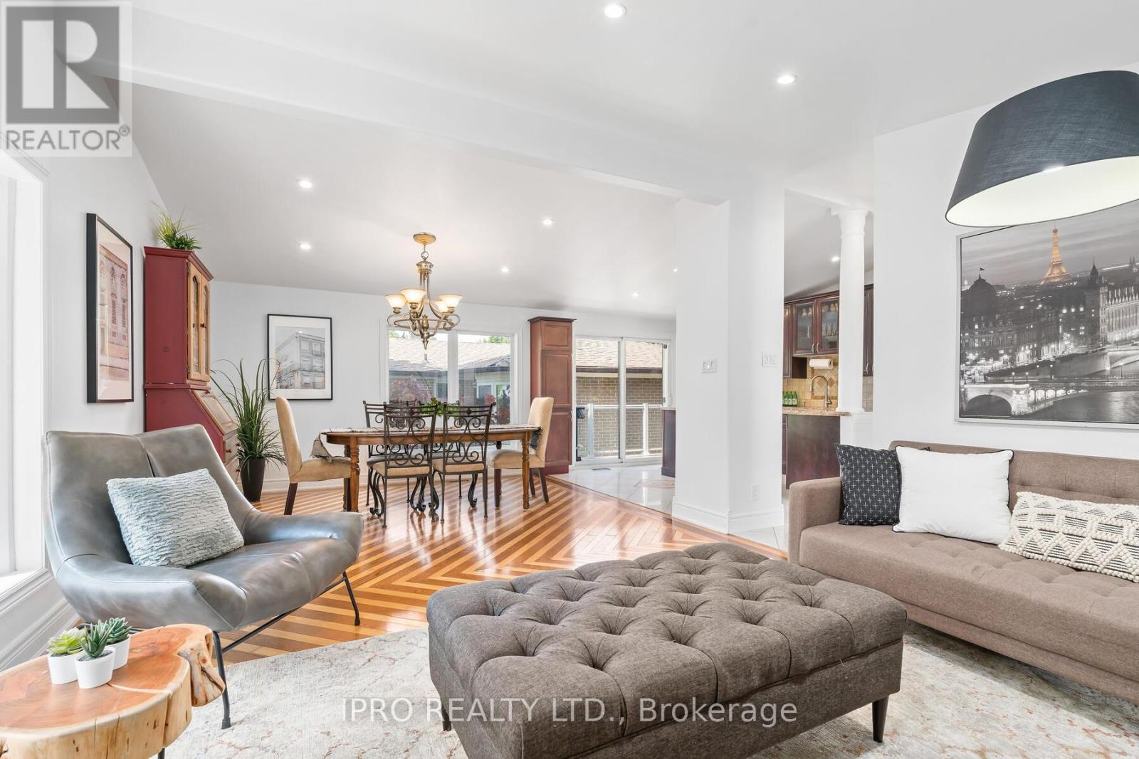 23 Stanley Court, Brampton, Ontario  L6Y 2B1 - Photo 8 - W12198225