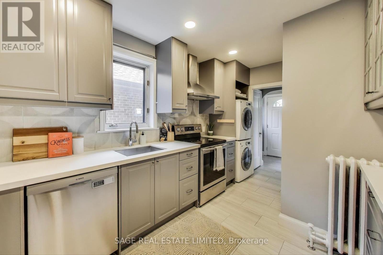 124 Branstone Road, Toronto (Caledonia-Fairbank), Ontario  M6E 4E5 - Photo 12 - W12198294