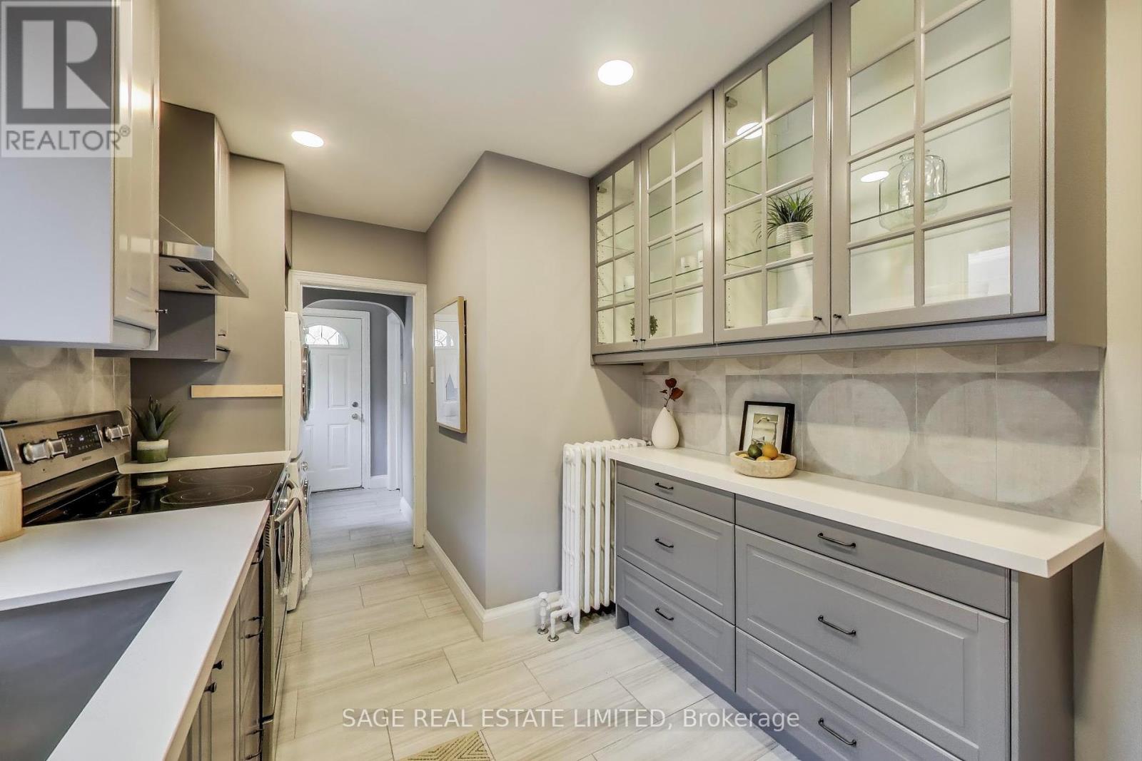 124 Branstone Road, Toronto (Caledonia-Fairbank), Ontario  M6E 4E5 - Photo 14 - W12198294