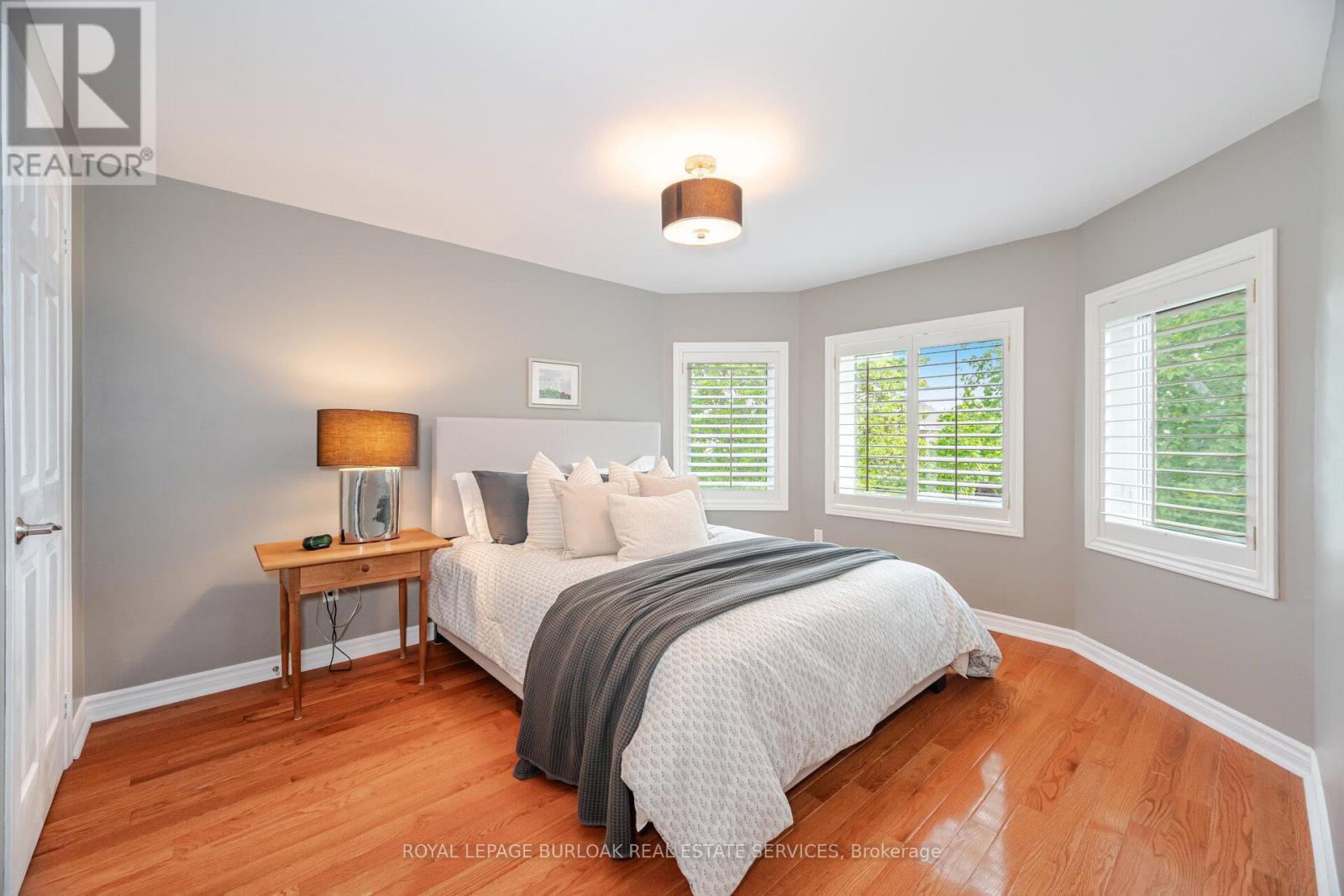 323 Northwood Drive, Oakville (Ga Glen Abbey), Ontario  L6M 1M8 - Photo 35 - W12198297