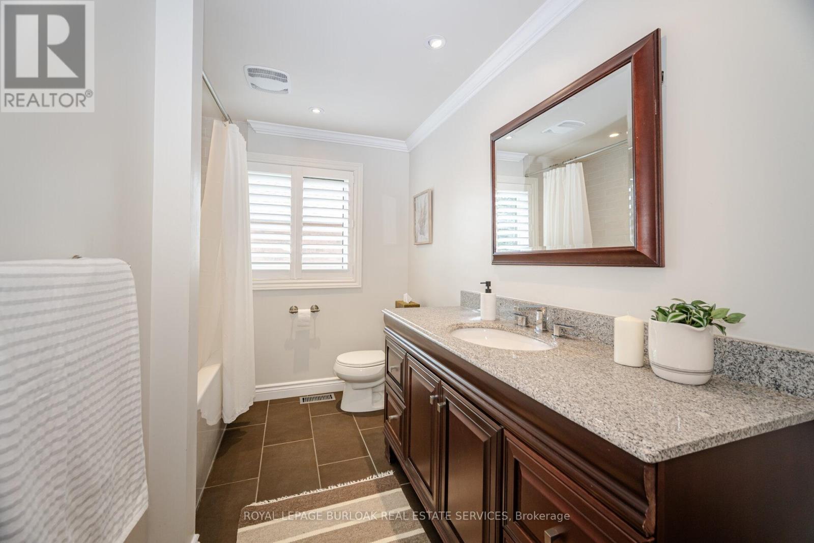 323 Northwood Drive, Oakville, Ontario  L6M 1M8 - Photo 37 - W12198297