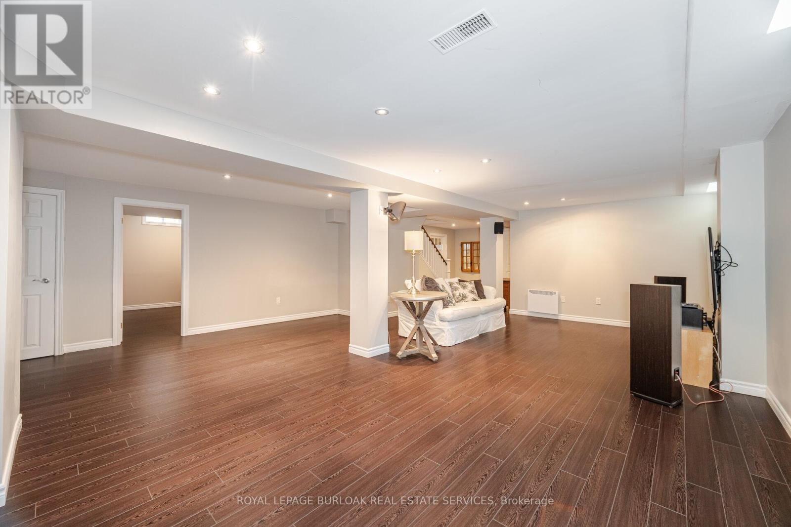 323 Northwood Drive, Oakville (Ga Glen Abbey), Ontario  L6M 1M8 - Photo 41 - W12198297