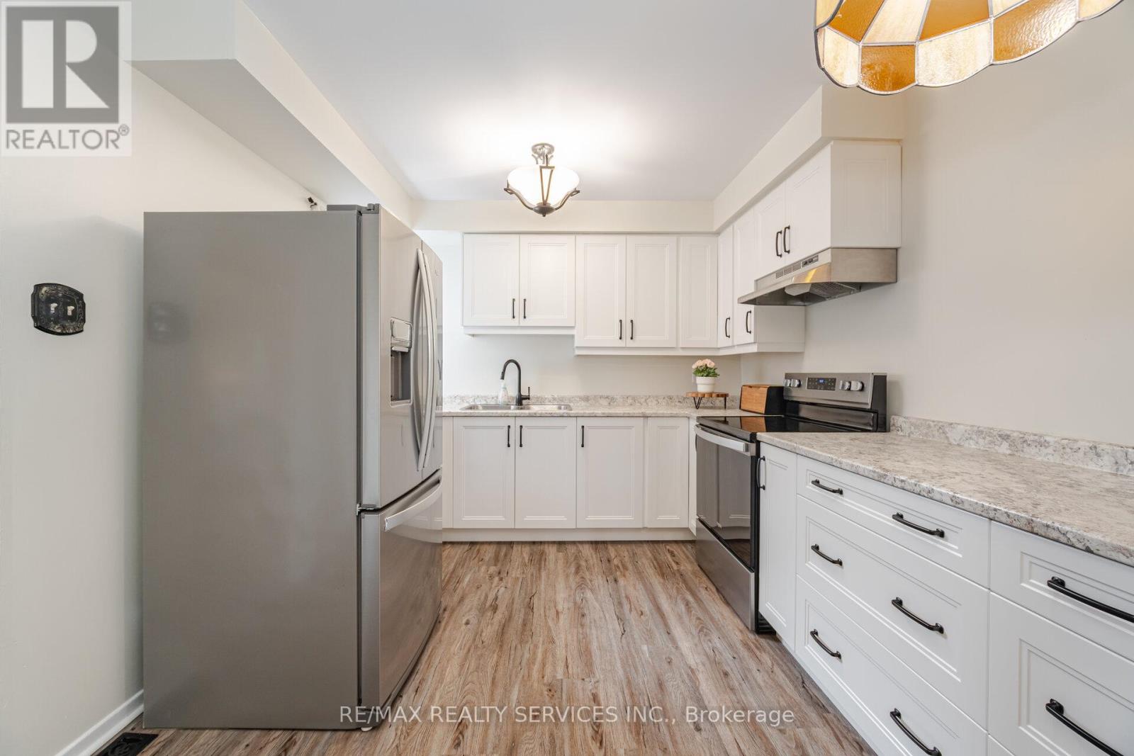 170 Royal Salisbury Way, Brampton, Ontario  L6V 3J9 - Photo 5 - W12198311