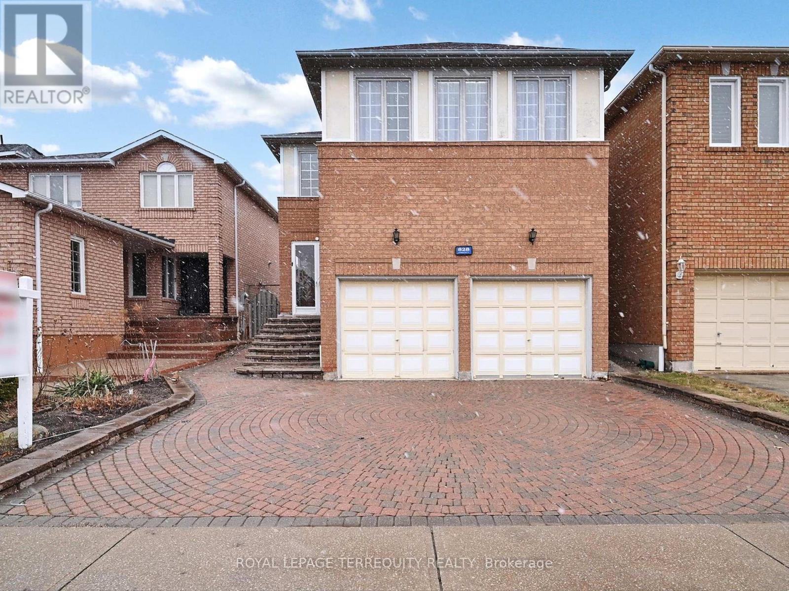 828 Cardington Street, Mississauga, Ontario  L5V 1Z6 - Photo 1 - W12198312