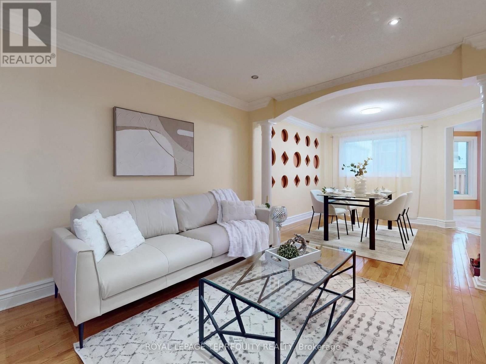 828 Cardington Street, Mississauga, Ontario  L5V 1Z6 - Photo 4 - W12198312