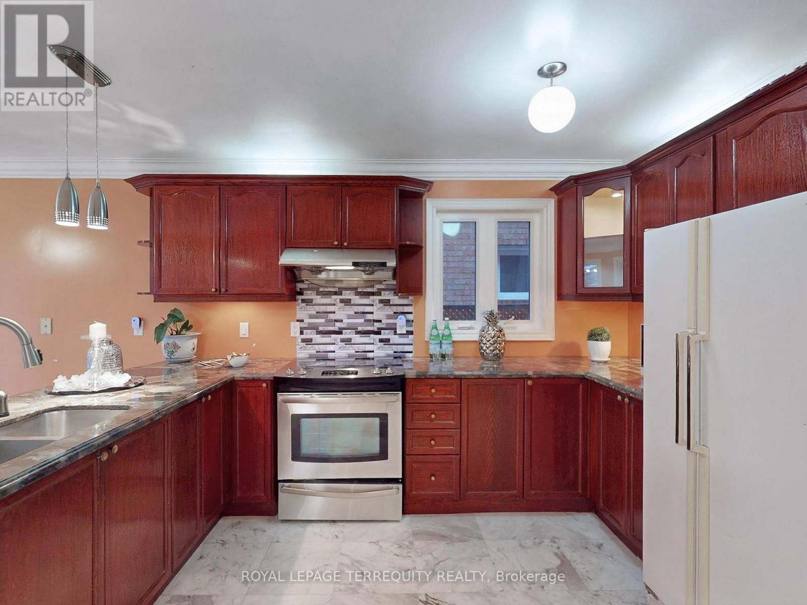 828 Cardington Street, Mississauga, Ontario  L5V 1Z6 - Photo 8 - W12198312