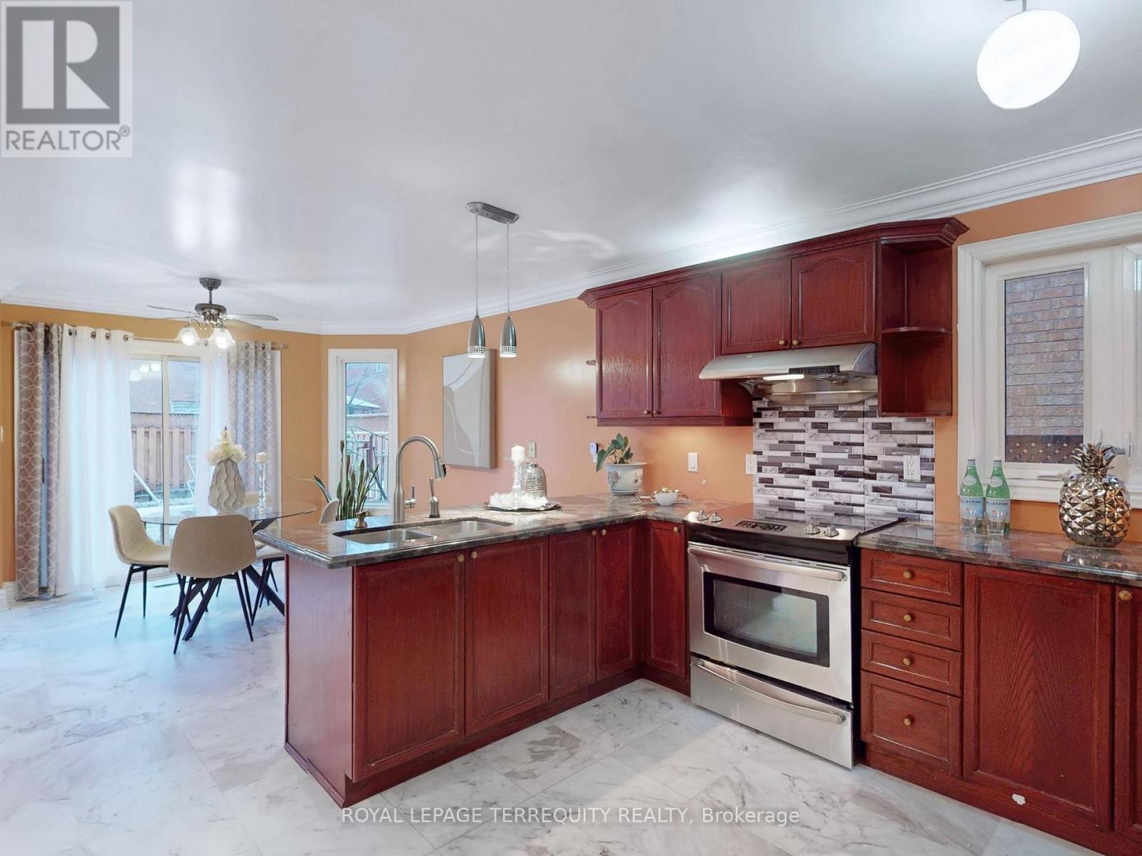 828 Cardington Street, Mississauga, Ontario  L5V 1Z6 - Photo 9 - W12198312