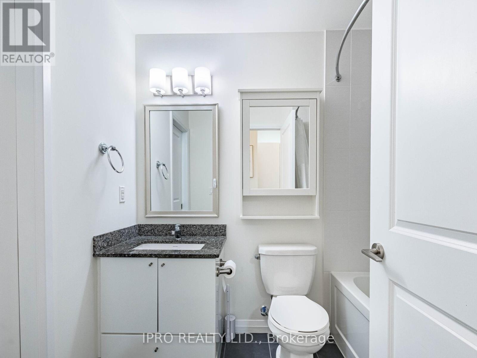 404 - 75 Eglinton Avenue W, Mississauga (Hurontario), Ontario  L5R 0E5 - Photo 26 - W12198318