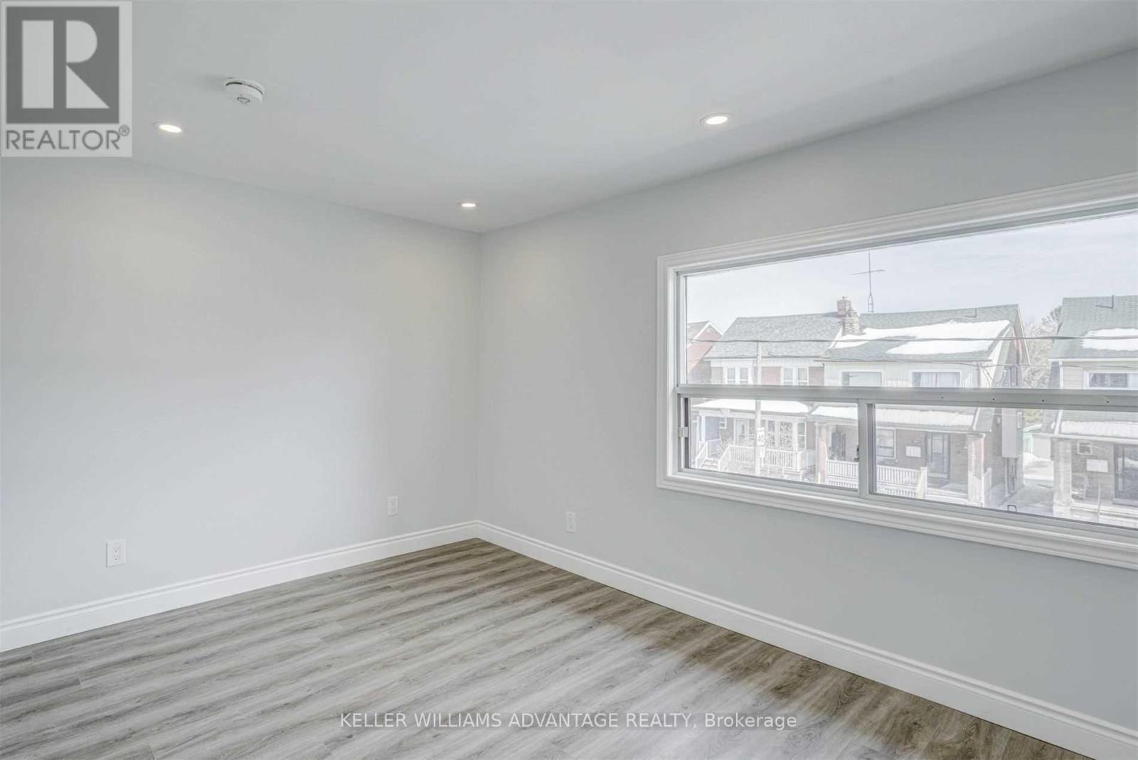 Upper - 1822 Dufferin Street, Toronto, Ontario  M6E 3P6 - Photo 5 - W12198353
