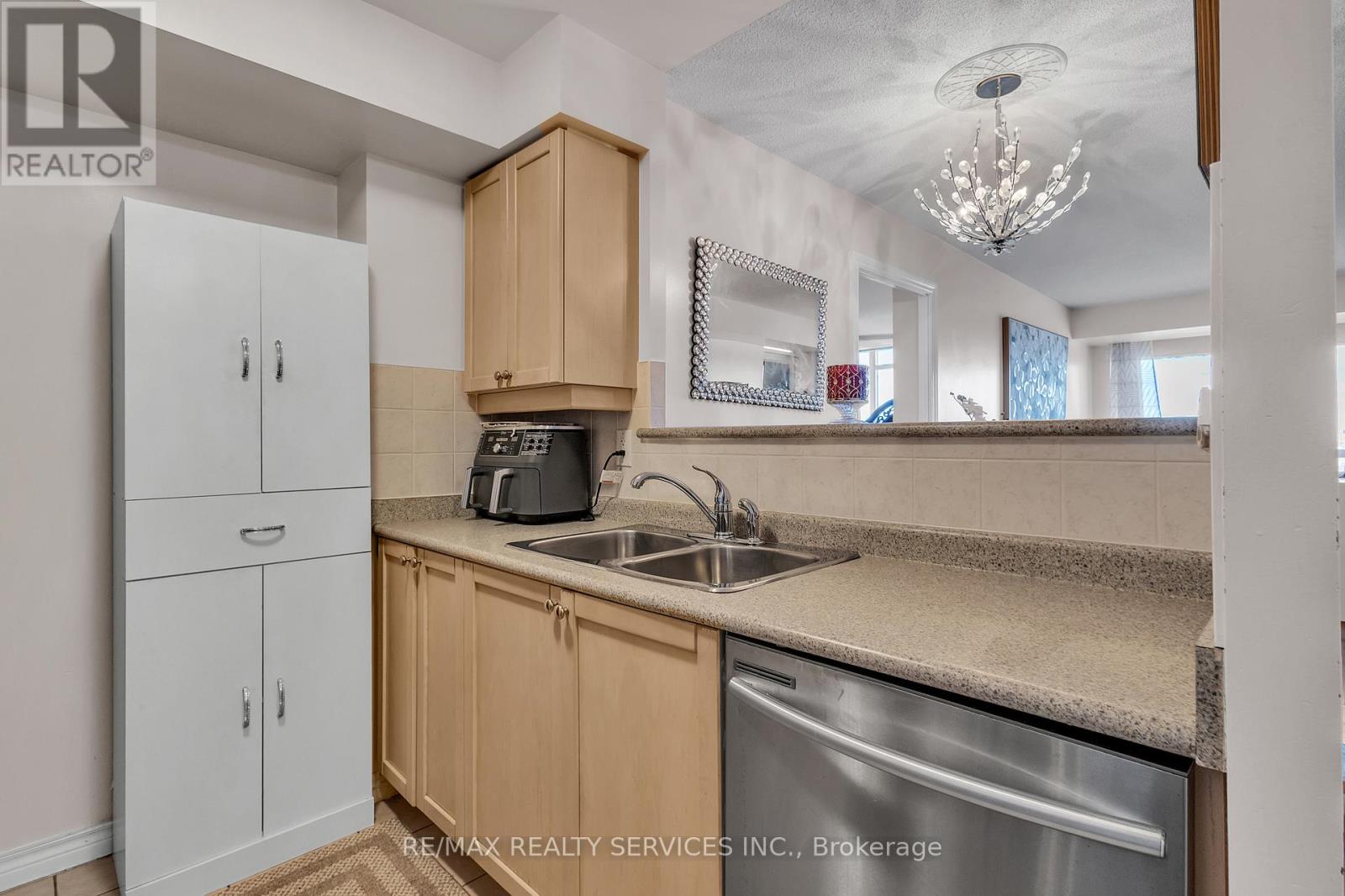 1027 - 700 Humberwood Boulevard, Toronto, Ontario  M9W 7J4 - Photo 10 - W12198442