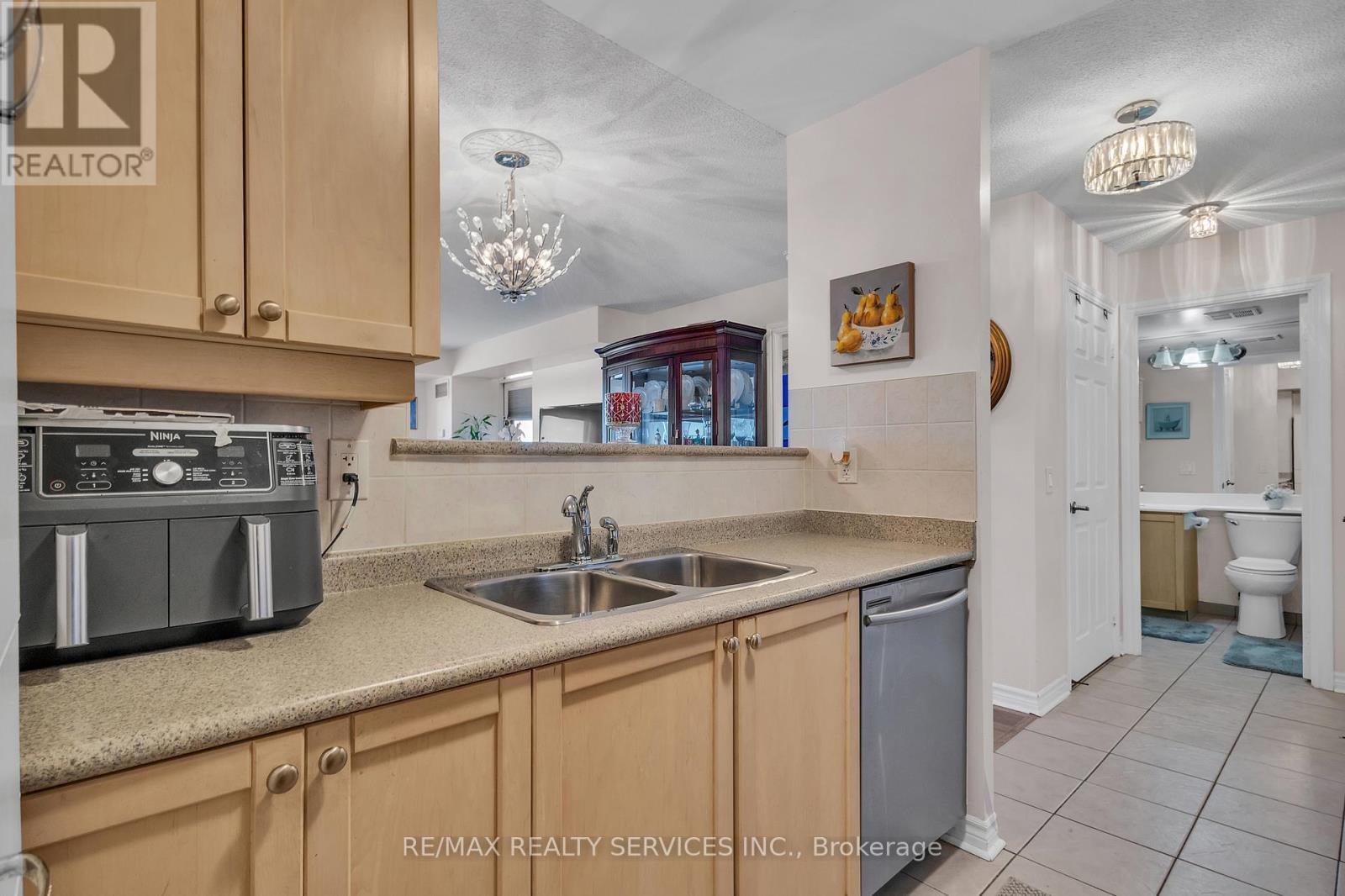 1027 - 700 Humberwood Boulevard, Toronto, Ontario  M9W 7J4 - Photo 11 - W12198442