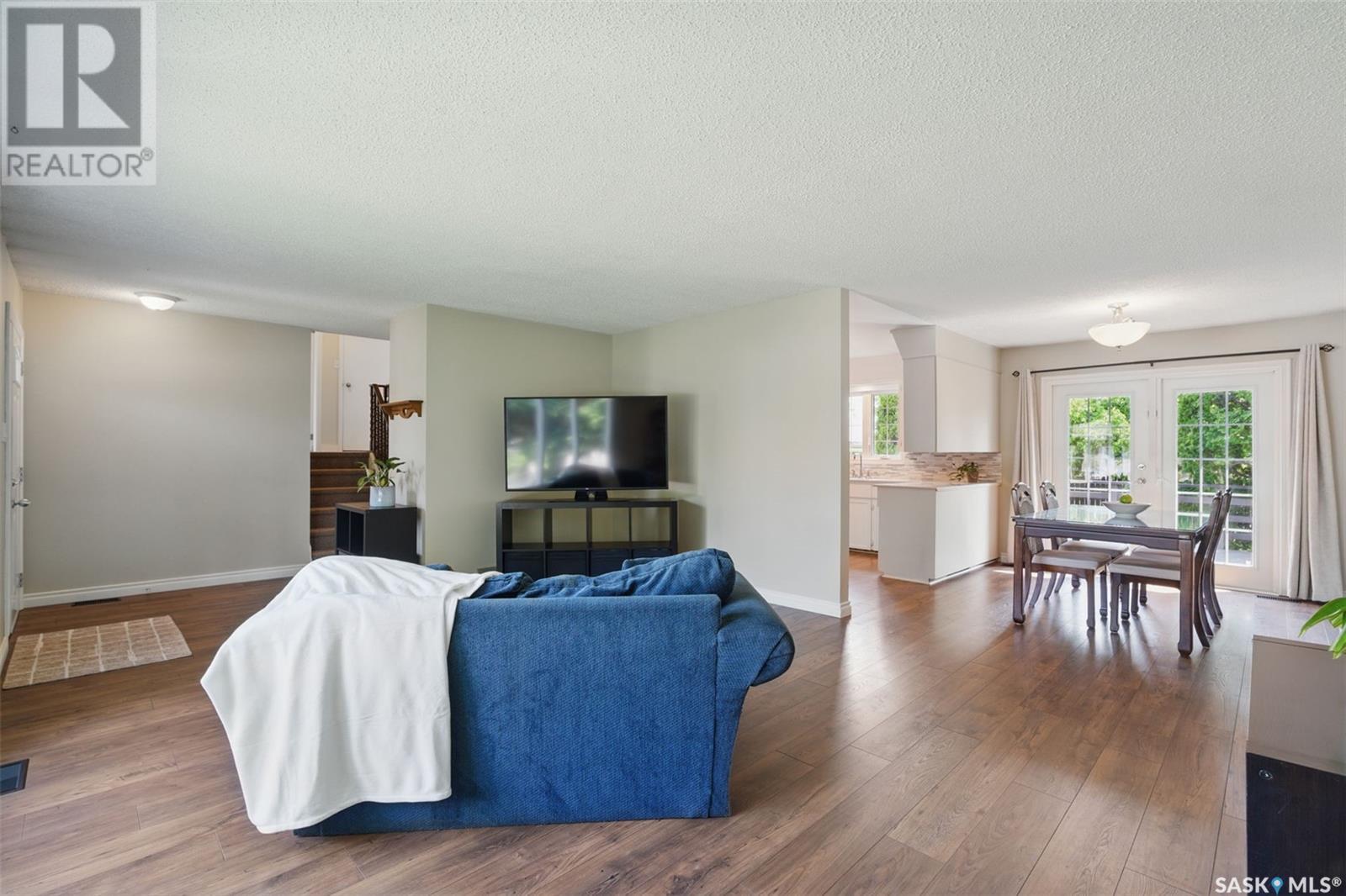 Property at 74 Degeer CRESCENT image 4