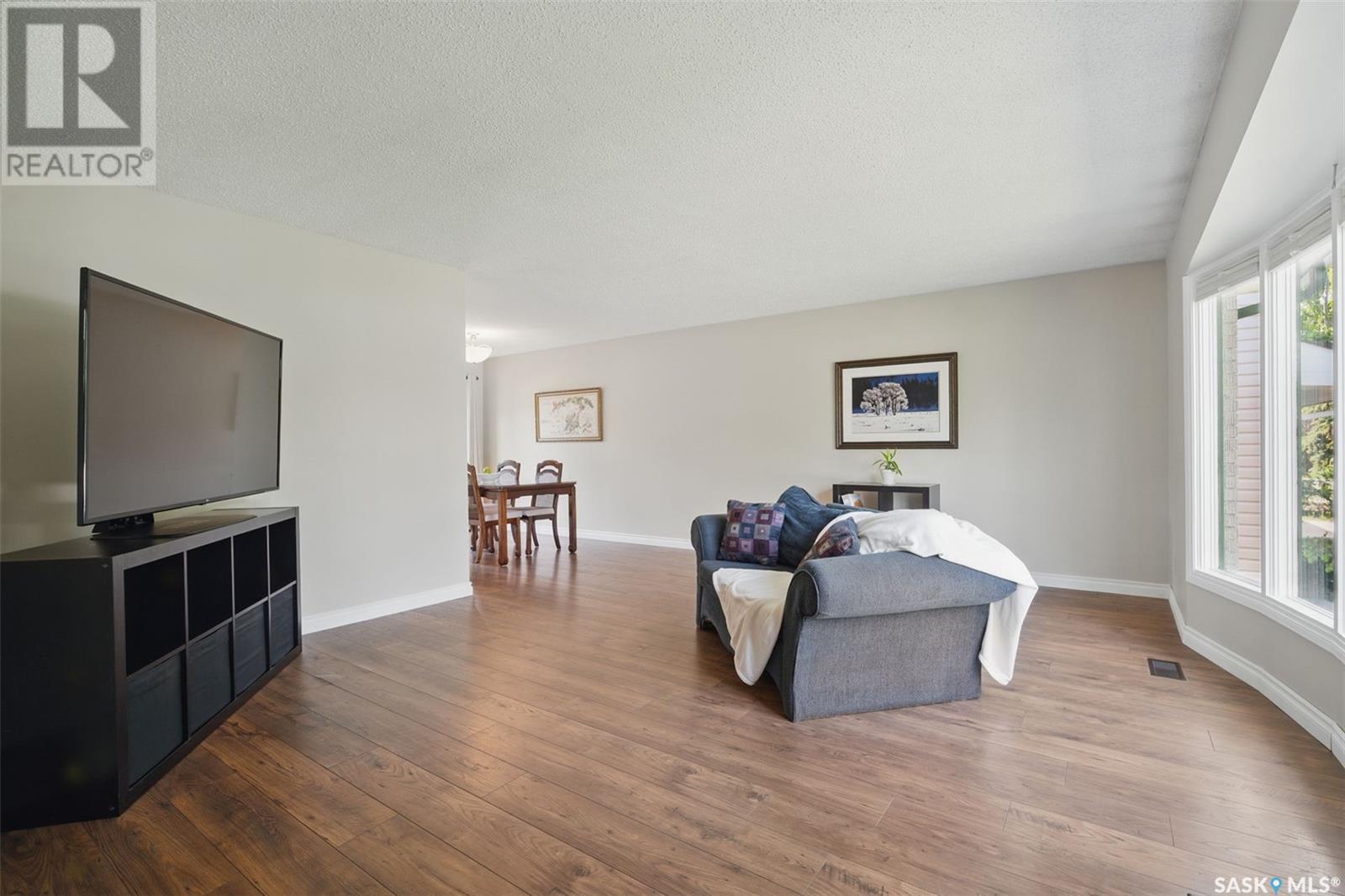 Property at 74 Degeer CRESCENT image 5