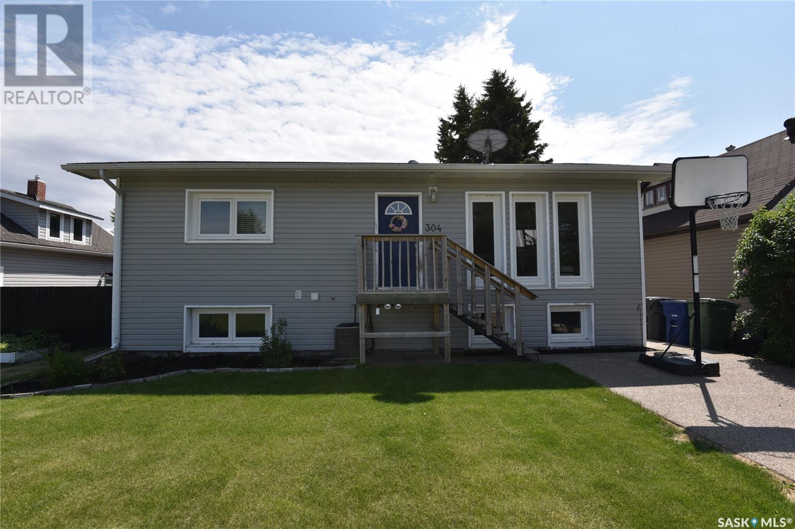 304 6th AVENUE E, Nipawin, Saskatchewan
