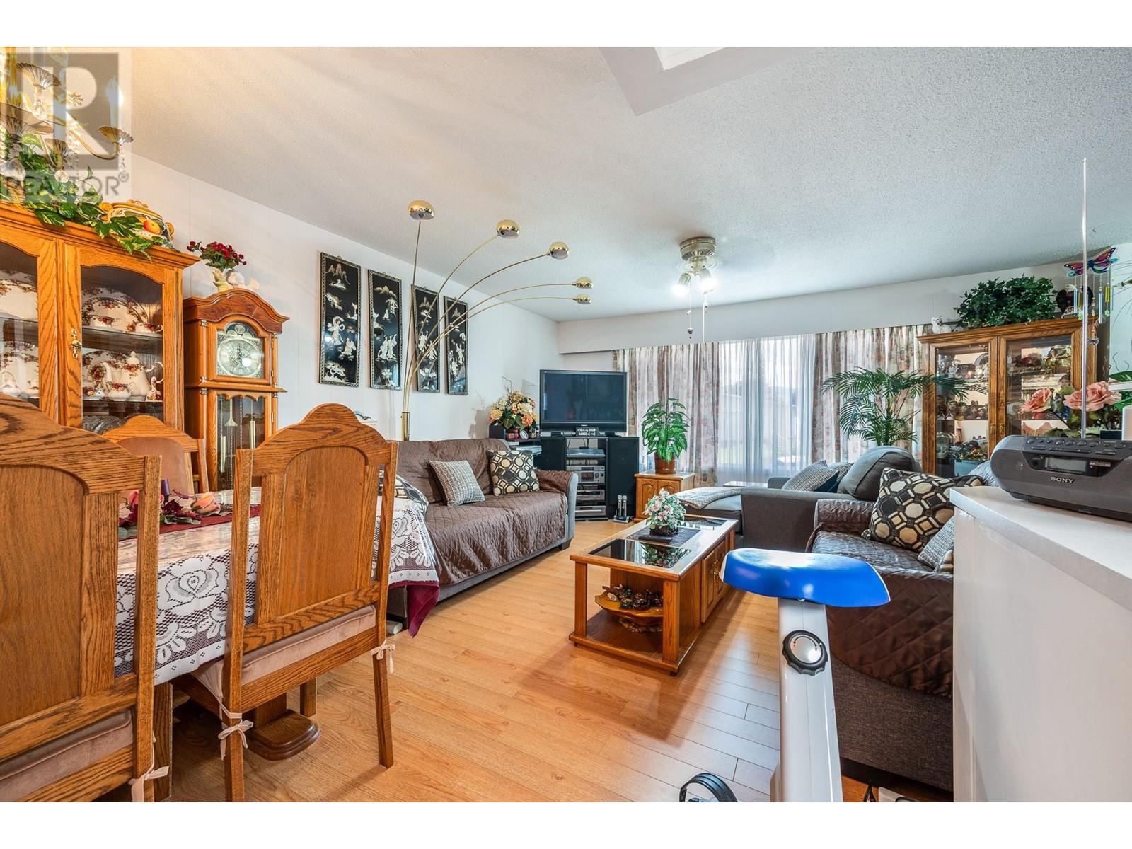 Property at 3417 42 Avenue image 5