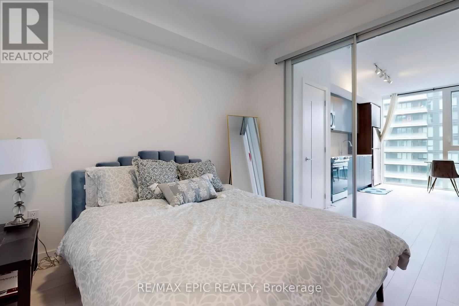 2906 - 357 King Street W, Toronto, Ontario  M5V 0S7 - Photo 17 - C12198473