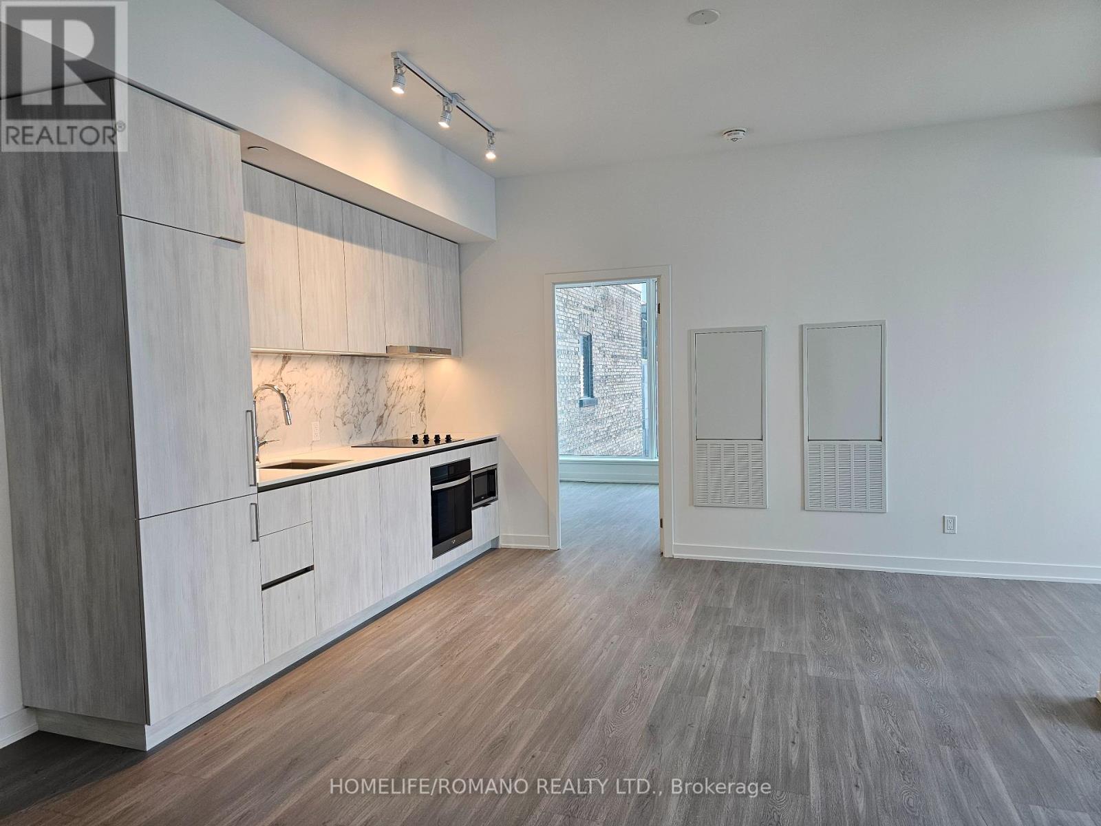 605 - 8 Wellesley Street W, Toronto, Ontario  M4Y 0J5 - Photo 2 - C12198519