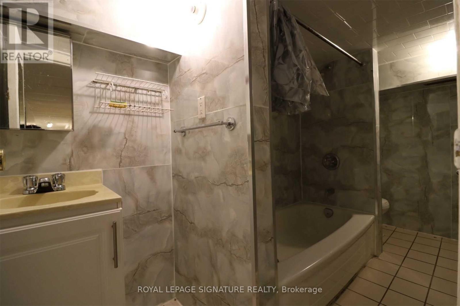 Bsmt - 210 Shaw Street, Toronto, Ontario  M6J 2W8 - Photo 7 - C12198551