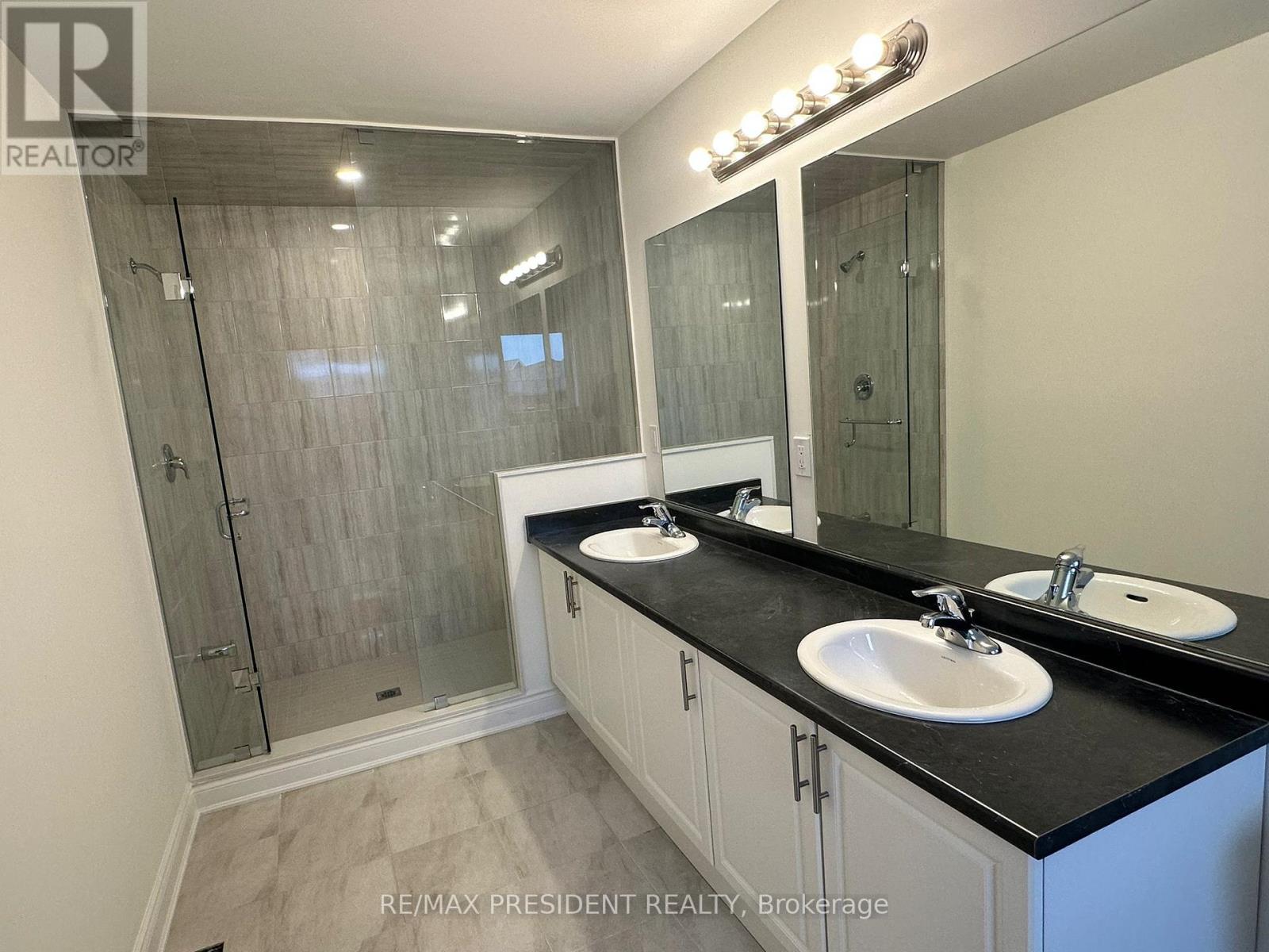 25 Sapphire Way, Thorold (Rolling Meadows), Ontario  L2V 0L4 - Photo 10 - X12198287