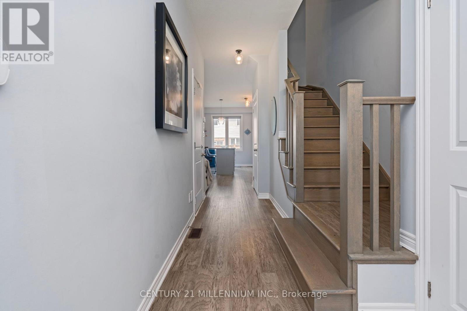 19 Arietta Lane, Hamilton (Stoney Creek), Ontario  L8E 0K7 - Photo 5 - X12198365