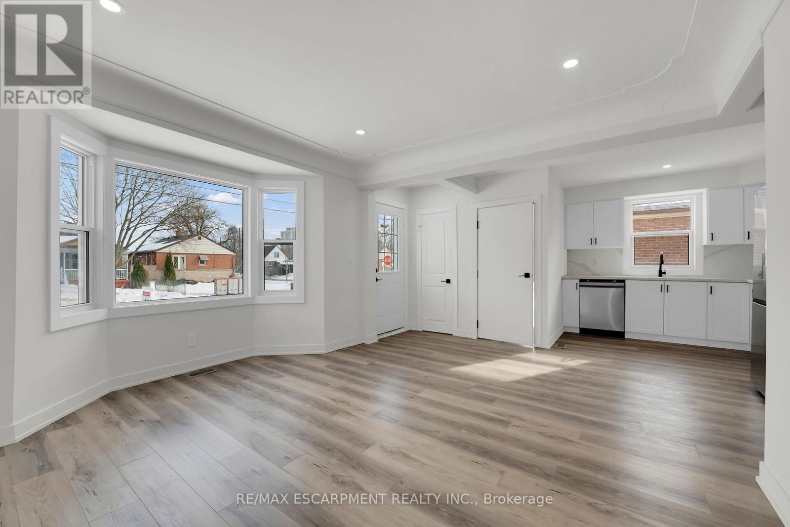 178 East 34th Street, Hamilton (Raleigh), Ontario  L8V 3W6 - Photo 15 - X12198410