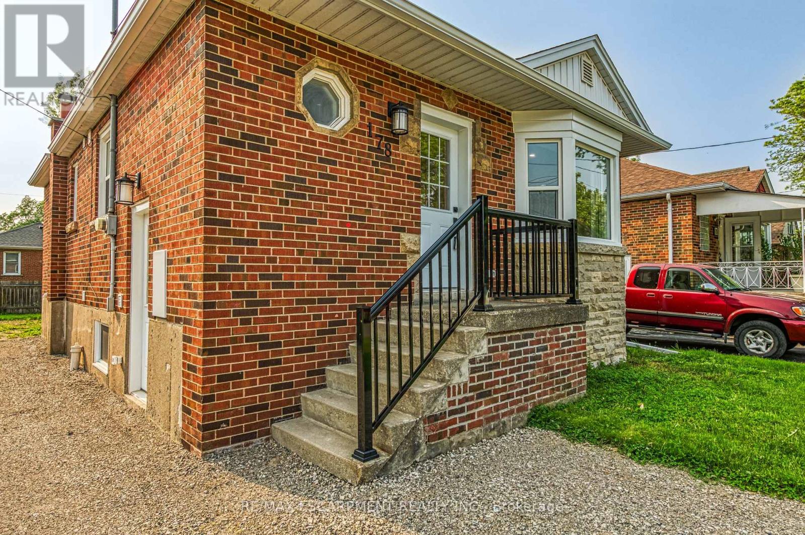 178 East 34th Street, Hamilton, Ontario  L8V 3W6 - Photo 10 - X12198429
