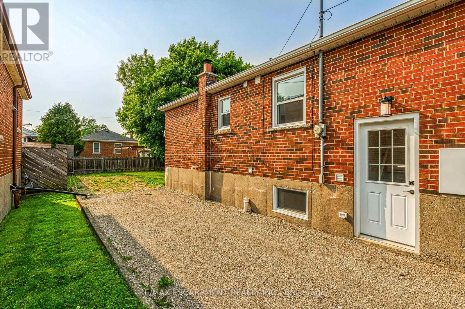 178 East 34th Street, Hamilton, Ontario  L8V 3W6 - Photo 5 - X12198429