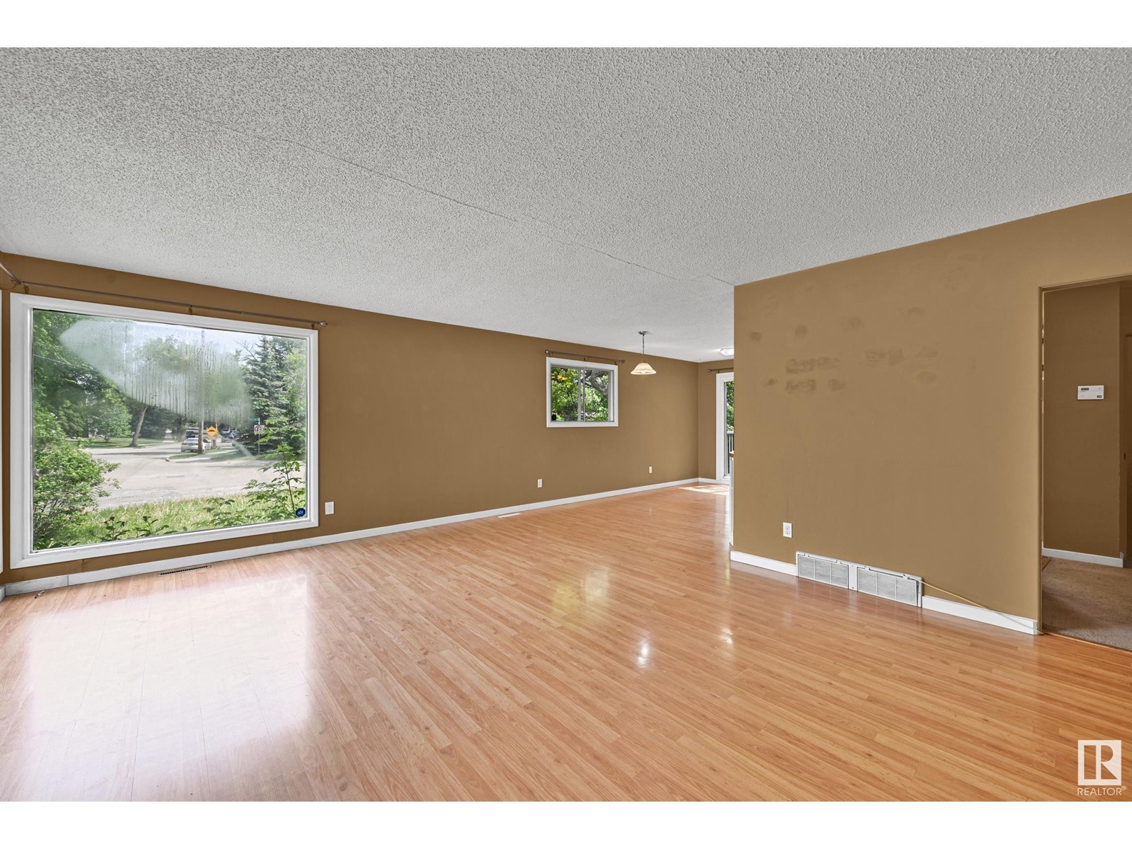 8320 154 St Nw, Edmonton, Alberta  T5R 1S4 - Photo 2 - E4440124